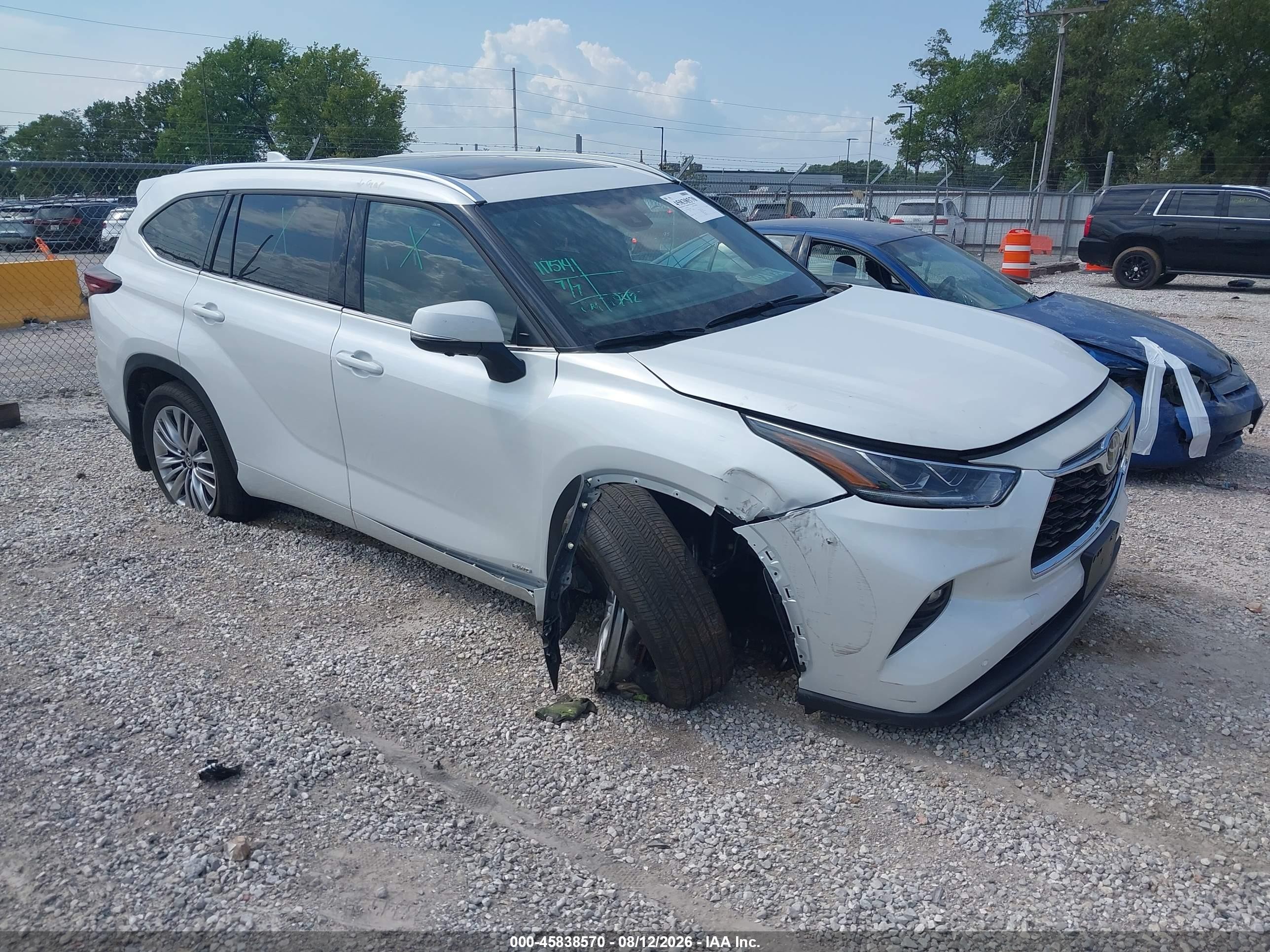 2026 Toyota Highlander Hybrid VIN 5TDEBRCH9TS703958 — IAAI salvage auction photo