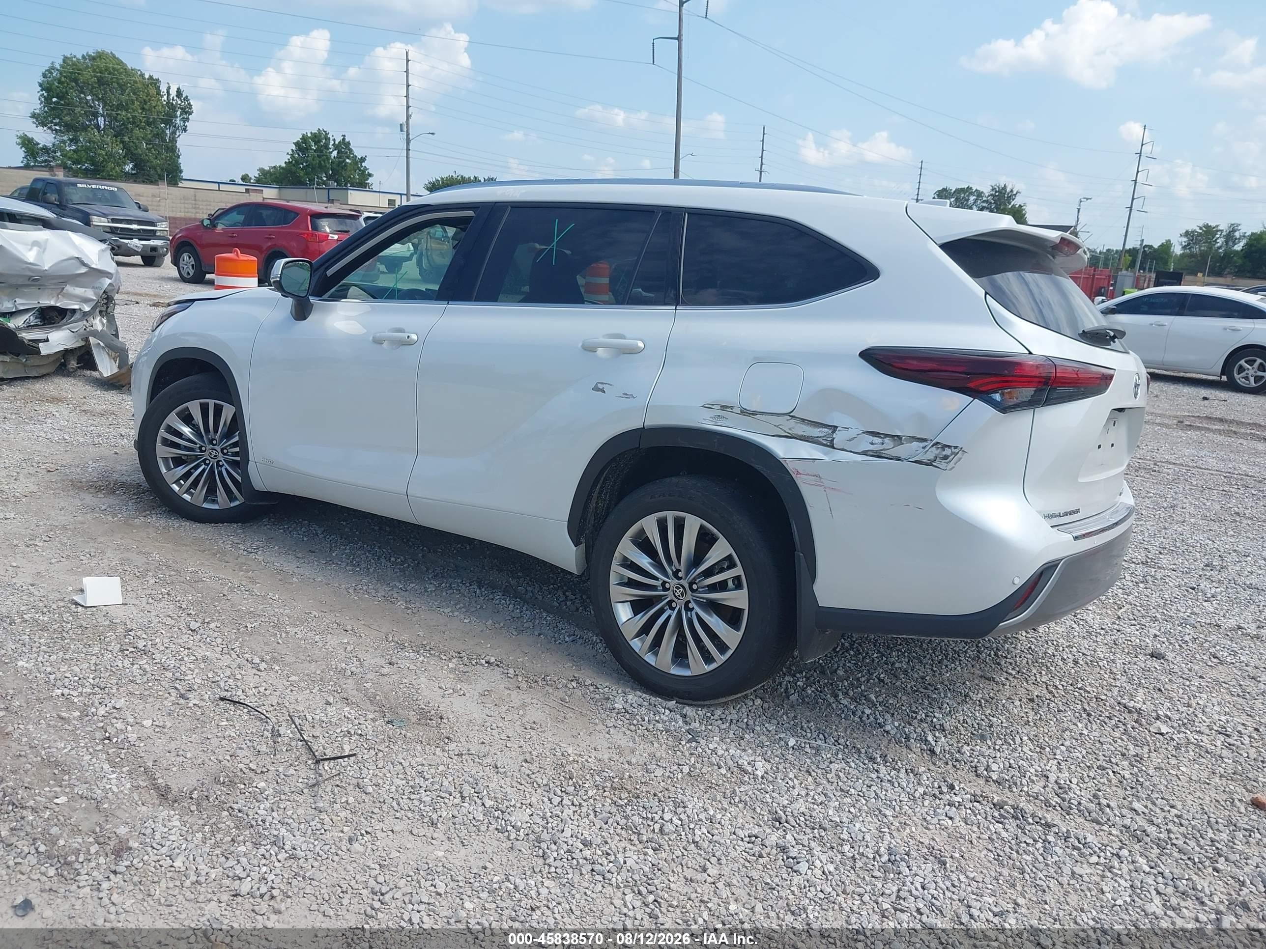 2026 Toyota Highlander Hybrid VIN 5TDEBRCH9TS703958 IAAI salvage auction — Unknown, Salvage (Missouri), sold $25,250 on 2026-09-05 (photo 3)