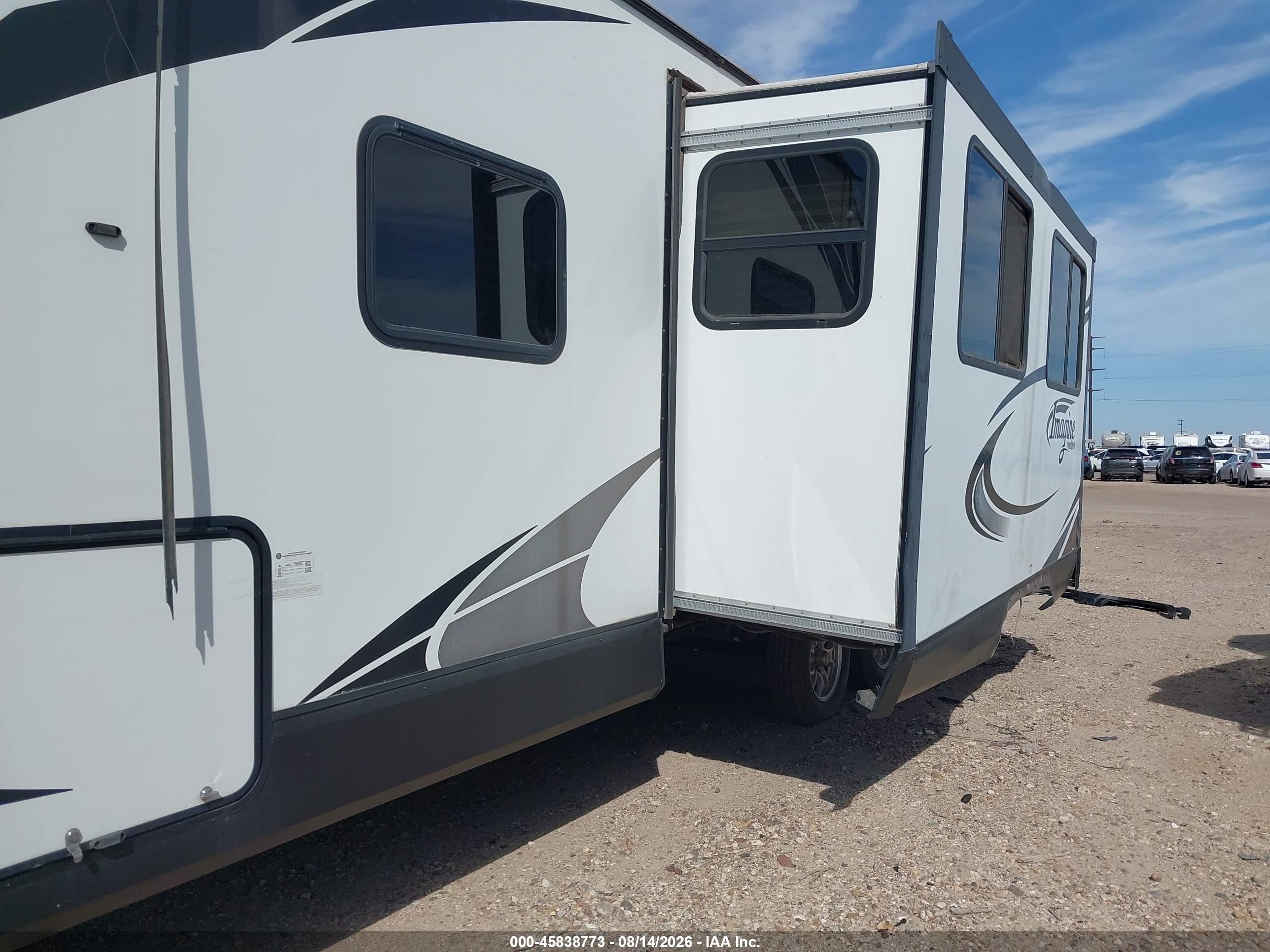 2018 Grand Design 30' Travel Trailer VIN 573TE3022J6604514 IAAI salvage auction — Hail, Original (Texas), sold $7,000 on 2026-09-21 (photo 6)
