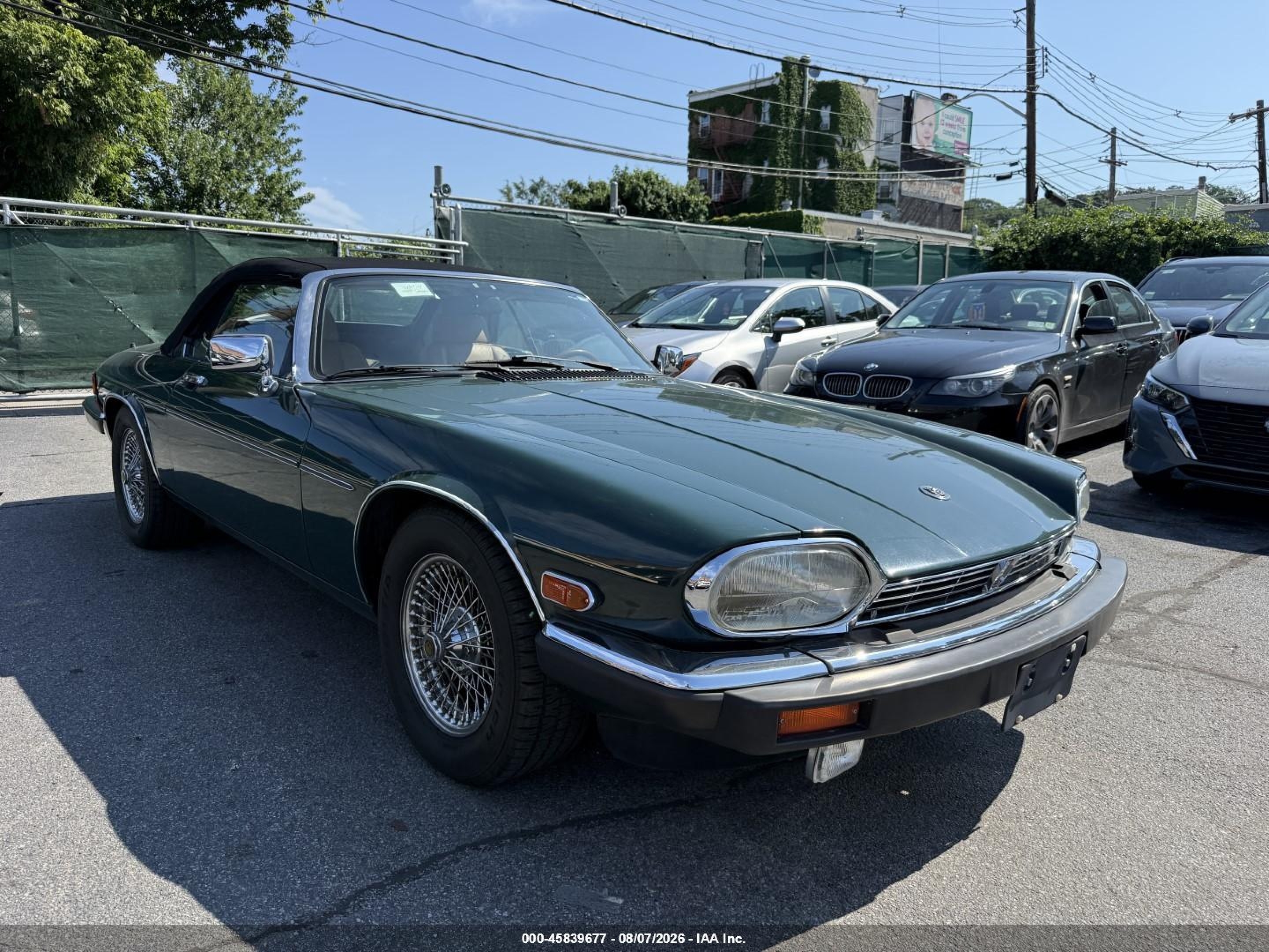 1989 Jaguar XJ-Series VIN SAJNV4841KC157397 — IAAI salvage auction photo