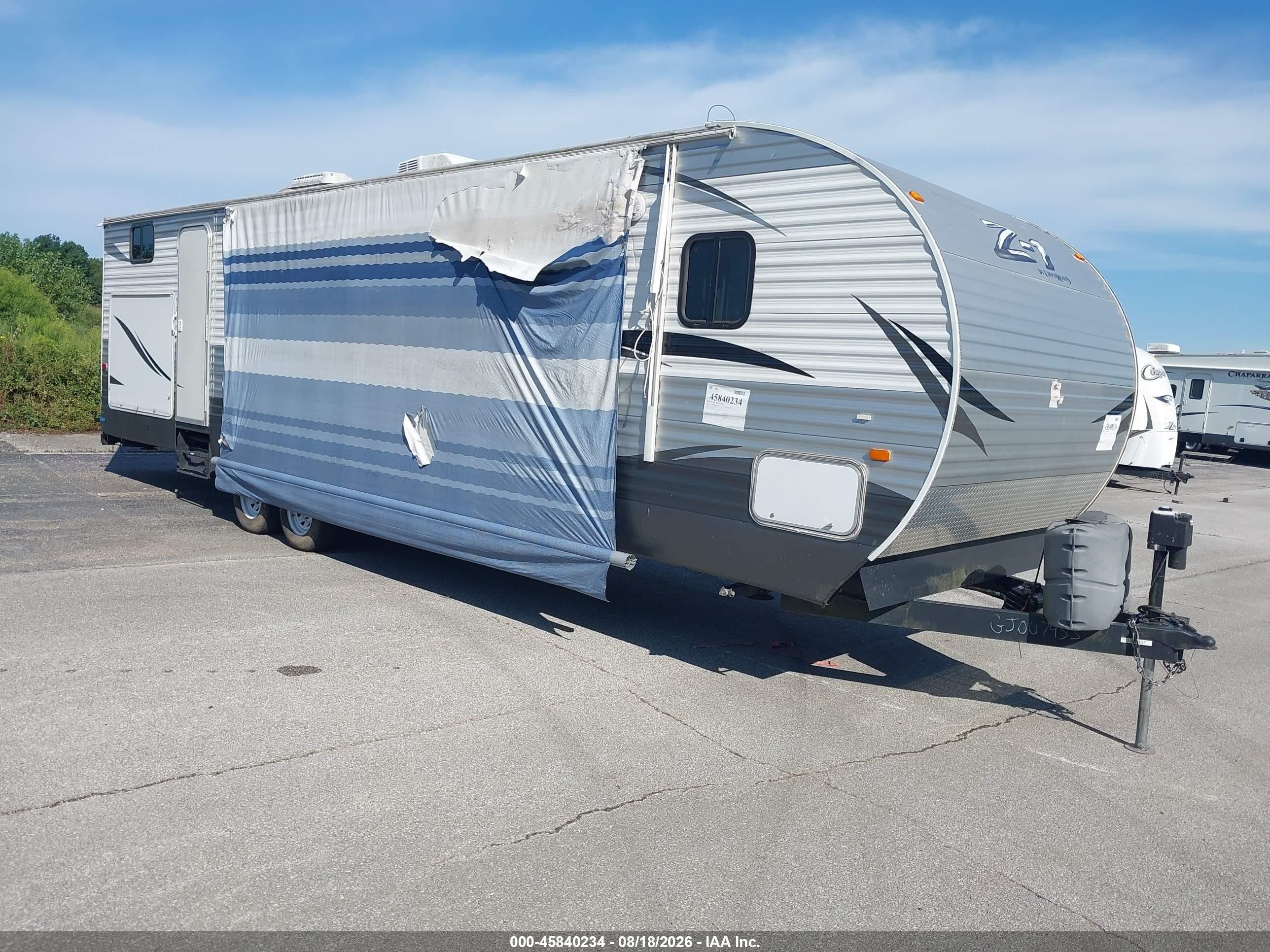 2016 Crossroads Rv VIN 4V0TC3226GJ007453 IAAI salvage auction — Side, Clear (Indiana), sold $3,750 on 2026-09-11 (photo 1)