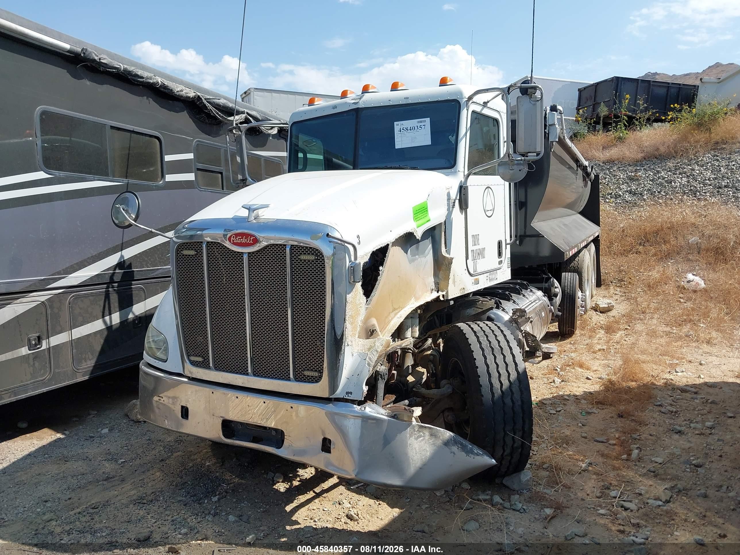 2015 Peterbilt 384 VIN 1NPVDH9X4FD284428 IAAI salvage auction — Side, Salvage (California), sold $17,500 on 2026-09-16 (photo 2)