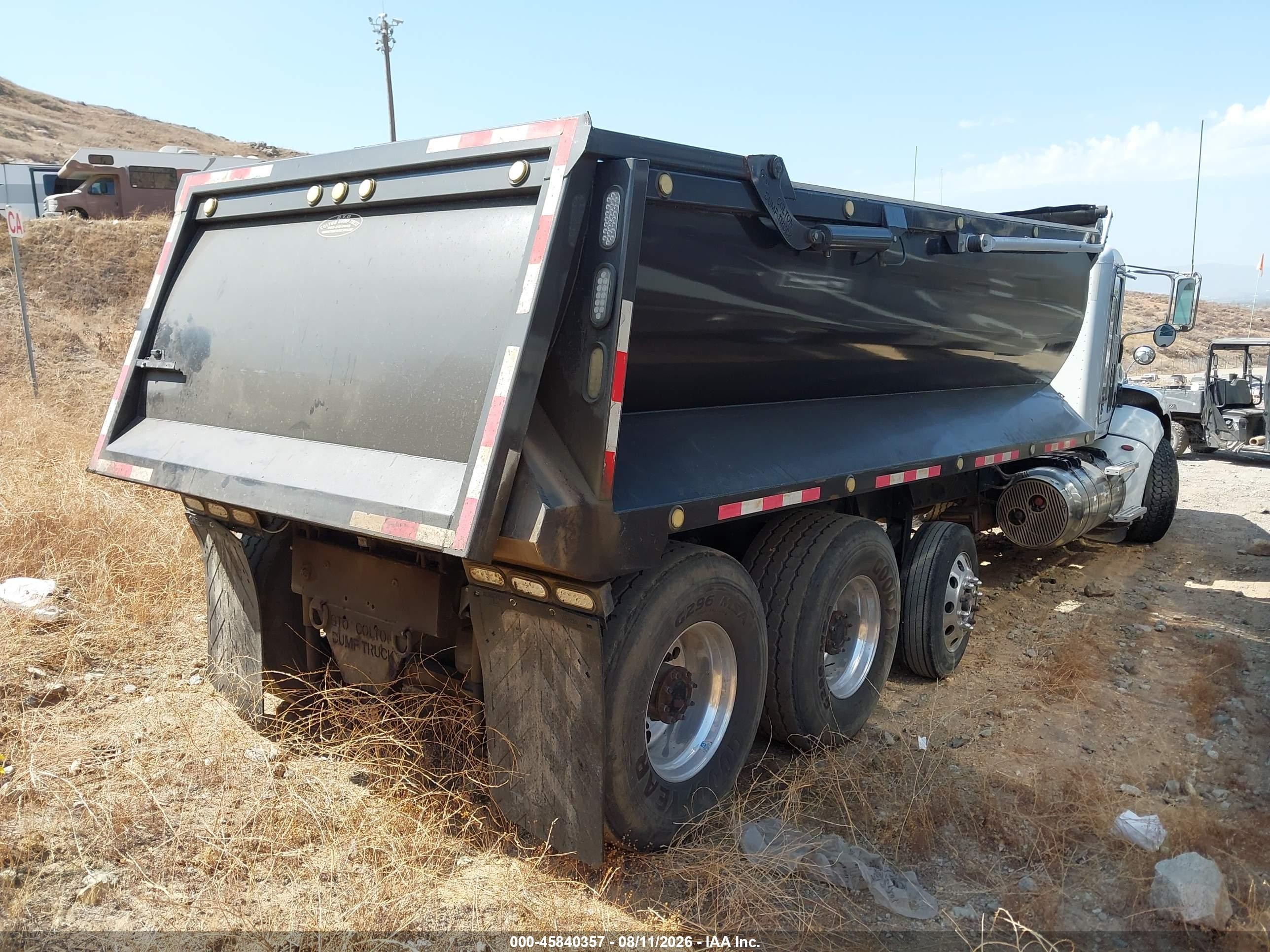 2015 Peterbilt 384 VIN 1NPVDH9X4FD284428 IAAI salvage auction — Side, Salvage (California), sold $17,500 on 2026-09-16 (photo 4)