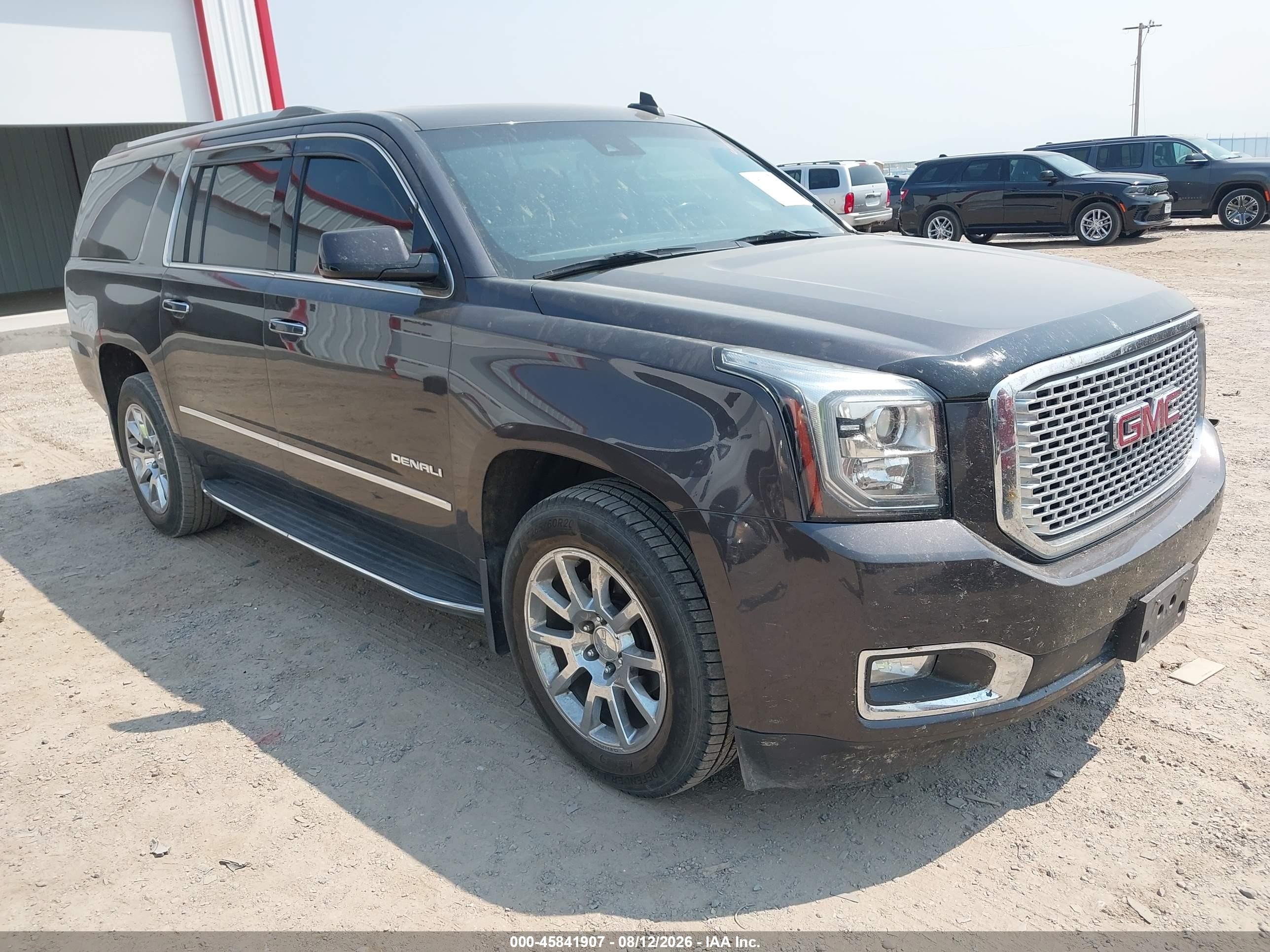 2017 GMC Yukon XL VIN 1GKS2HKJ5HR394212 — IAAI salvage auction photo