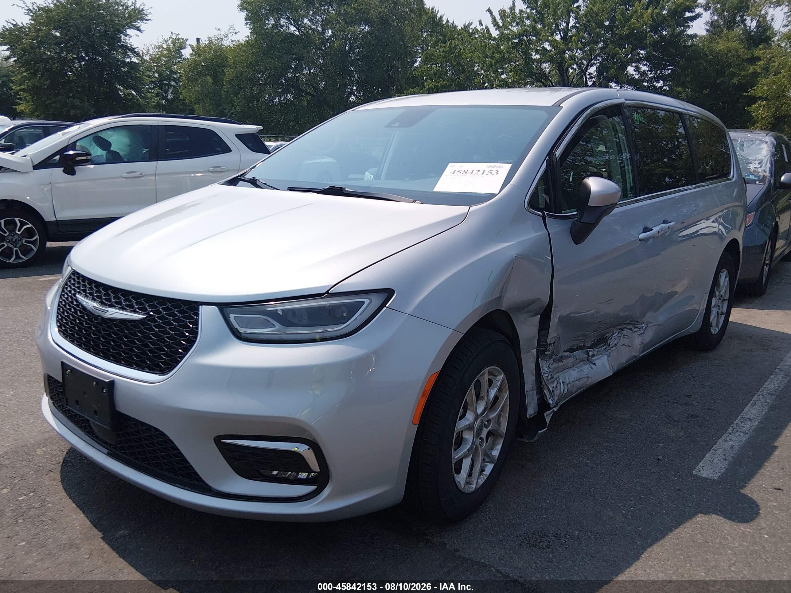 2023 Chrysler Pacifica VIN 2C4RC1BG4PR506929 IAAI salvage auction — Side, Salvage (New Jersey), sold $12,300 on 2026-09-10 (photo 2)