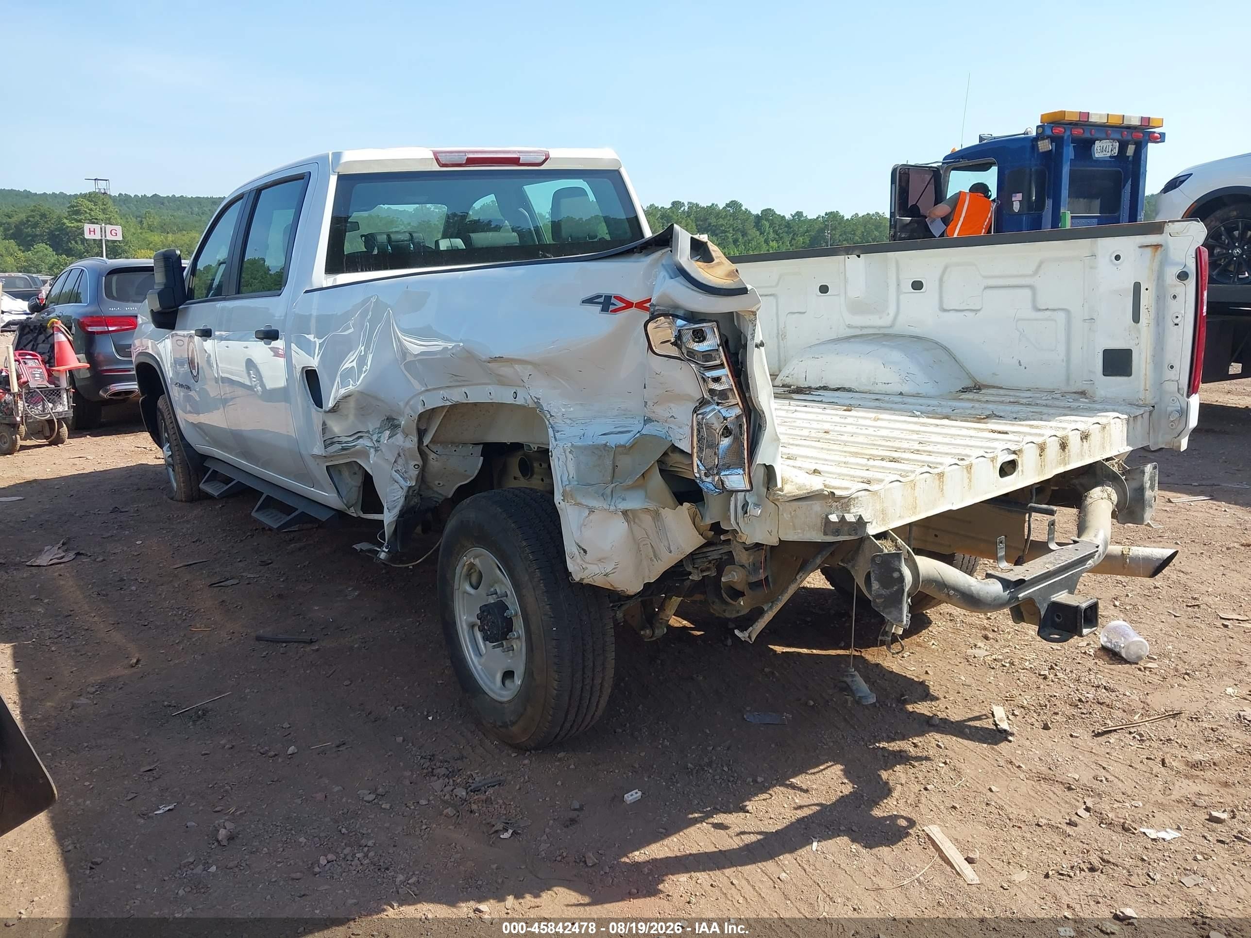 2025 Chevrolet Silverado VIN 1GC4KLE79SF202158 IAAI salvage auction — Side, Salvage (Alabama), sold $16,600 on 2026-09-09 (photo 3)