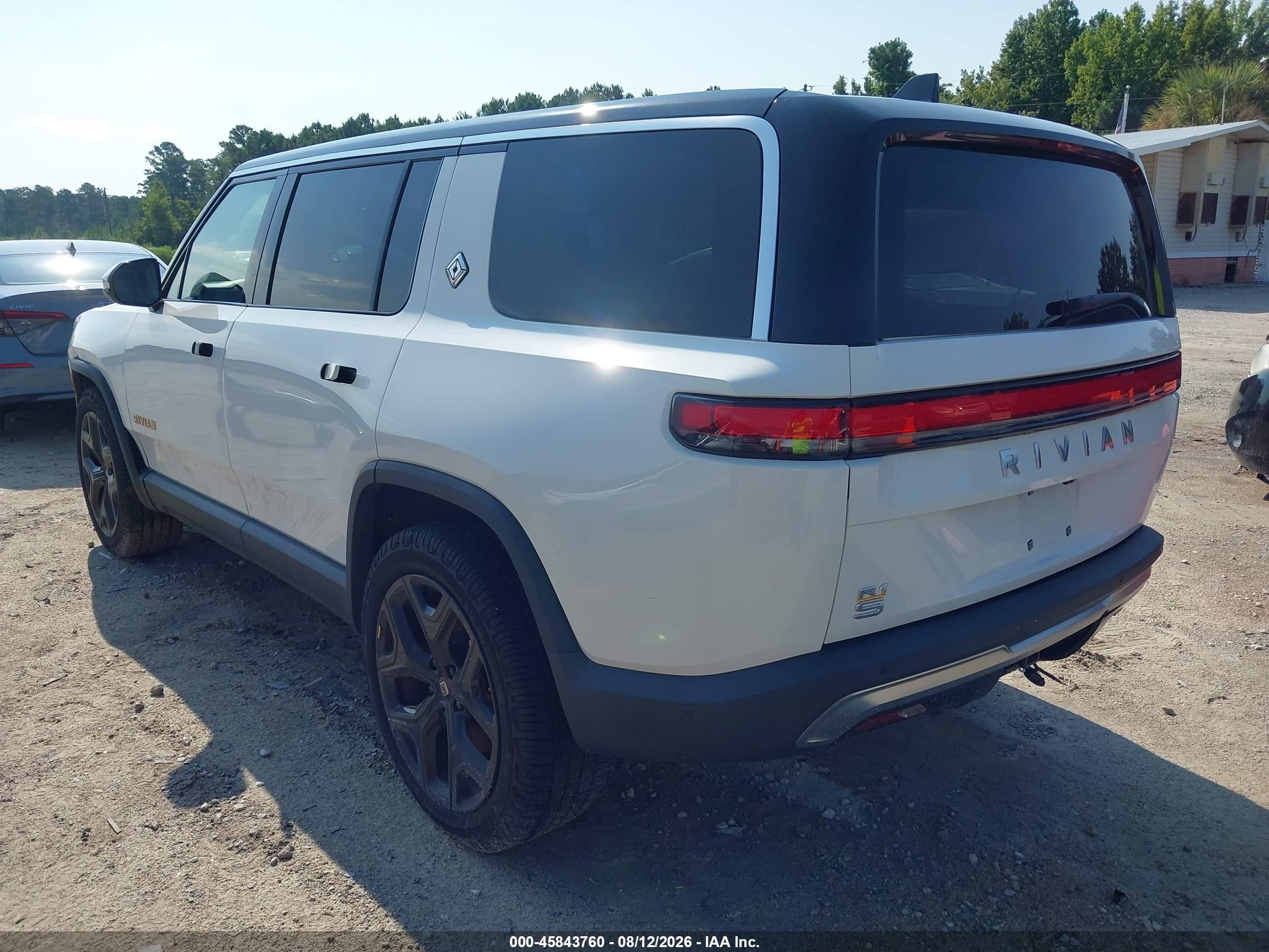 2023 Rivian R1s VIN 7PDSGABA9PN010385 IAAI salvage auction — Side, Salvage (North Carolina), sold $18,000 on 2026-09-29 (photo 3)