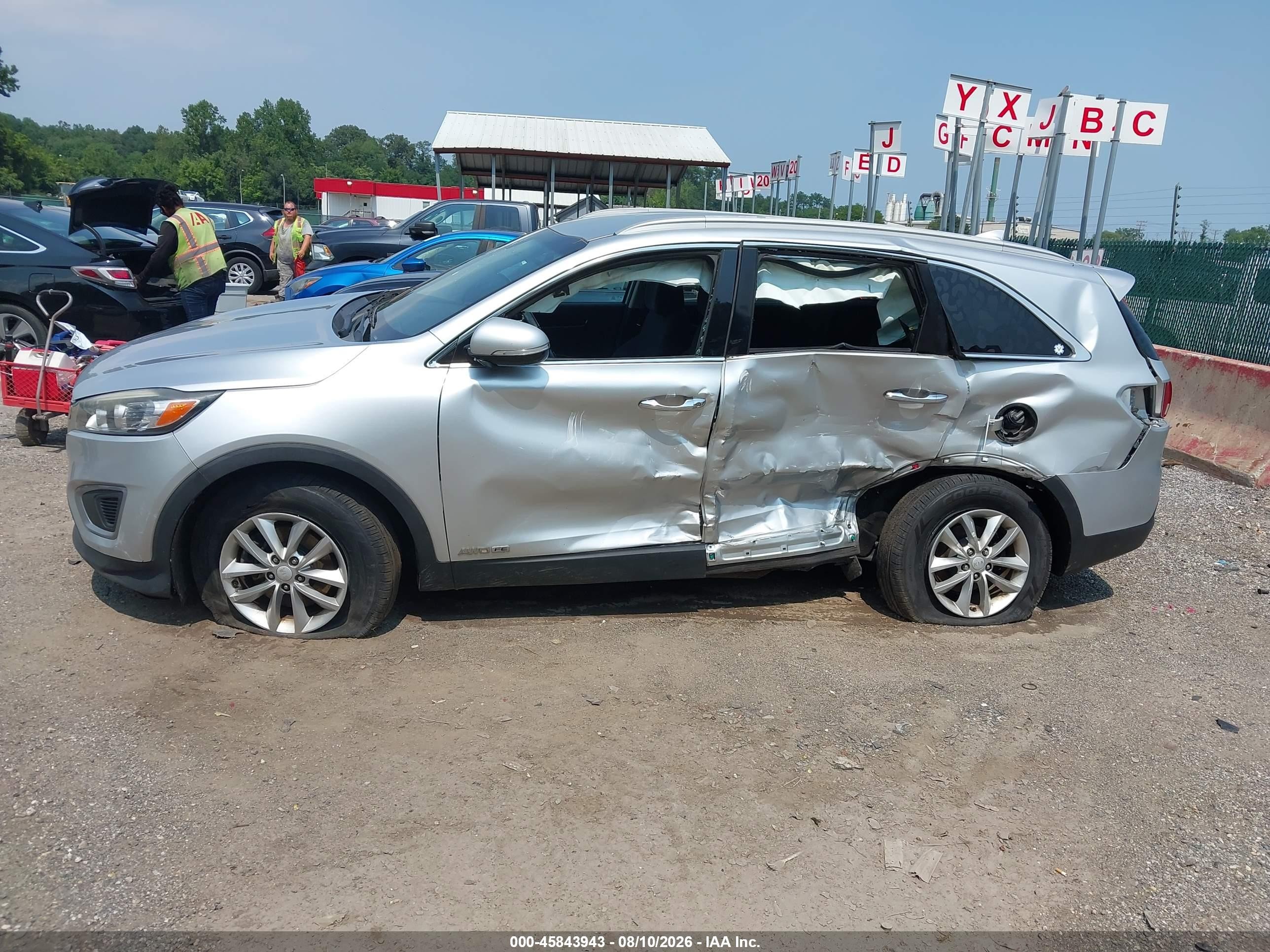 2017 Kia Sorento VIN 5XYPGDA58HG317834 IAAI salvage auction — Side, Salvage - Greater Than 75% (Maryland), sold $1,000 on 2026-09-12 (photo 6)