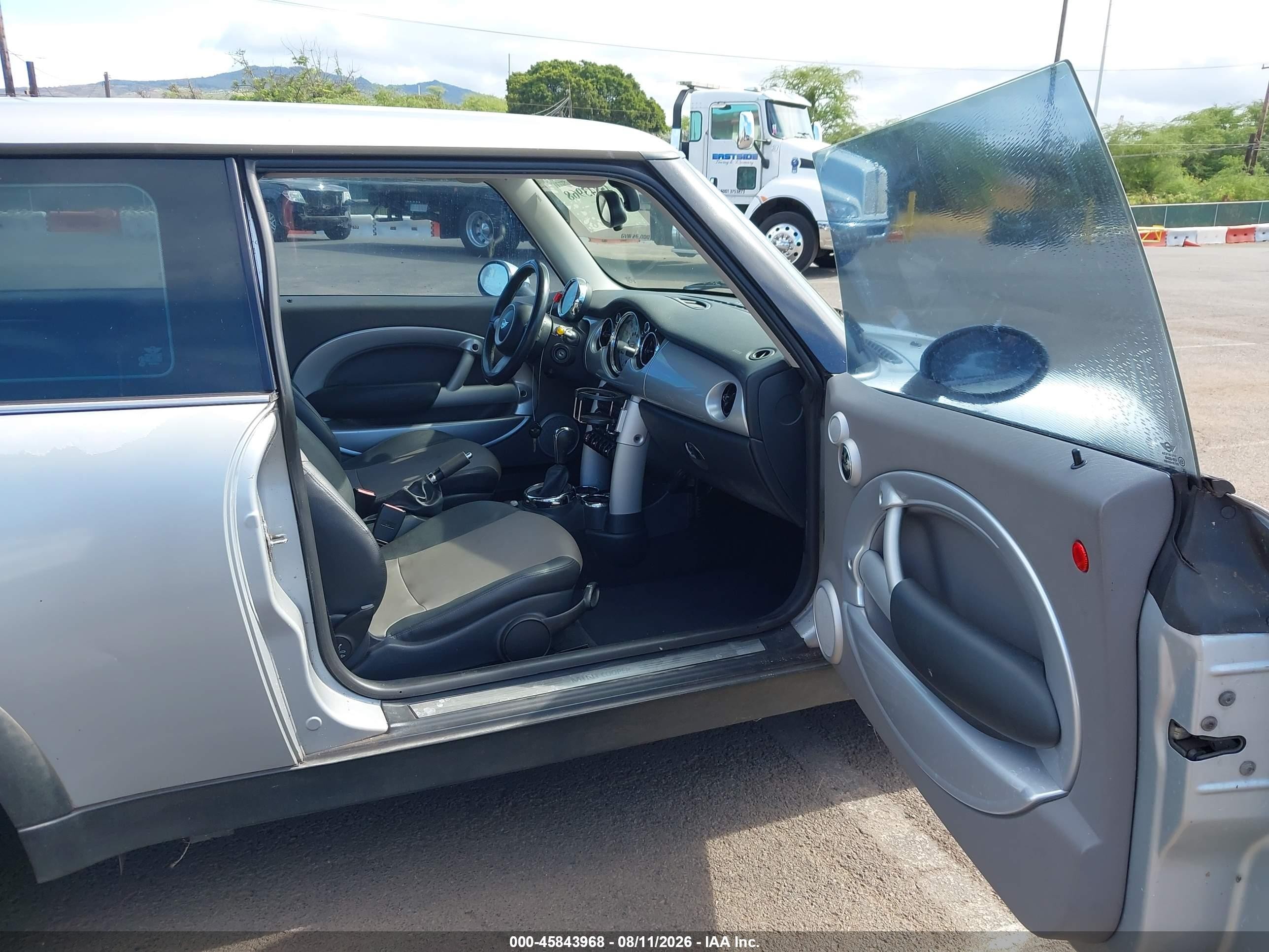 2005 Mini Cooper VIN WMWRC33545TJ71666 IAAI salvage auction — Side, Clear (Hawaii), sold $200 on 2026-10-14 (photo 5)