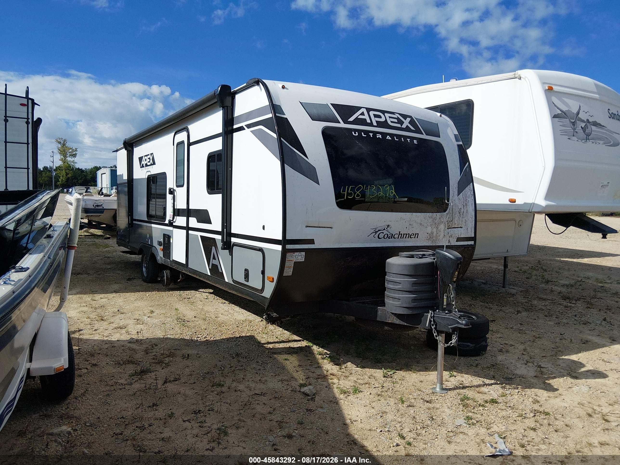 2024 Coachmen Apex VIN 5ZT2CXPB0RS047187 IAAI salvage auction — Side, Junk Bill Of Sale Mv2459 (Wisconsin), sold $2,825 on 2026-09-17 (photo 1)