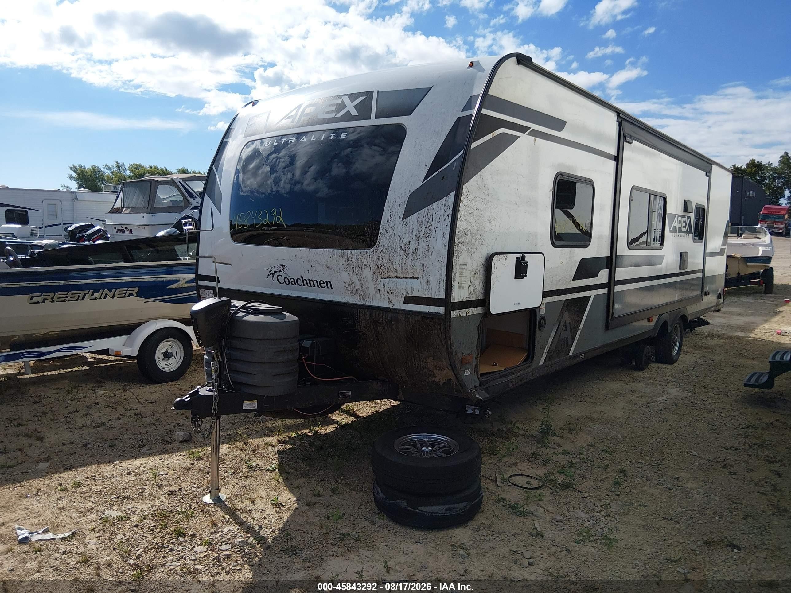 2024 Coachmen Apex VIN 5ZT2CXPB0RS047187 IAAI salvage auction — Side, Junk Bill Of Sale Mv2459 (Wisconsin), sold $2,825 on 2026-09-17 (photo 2)