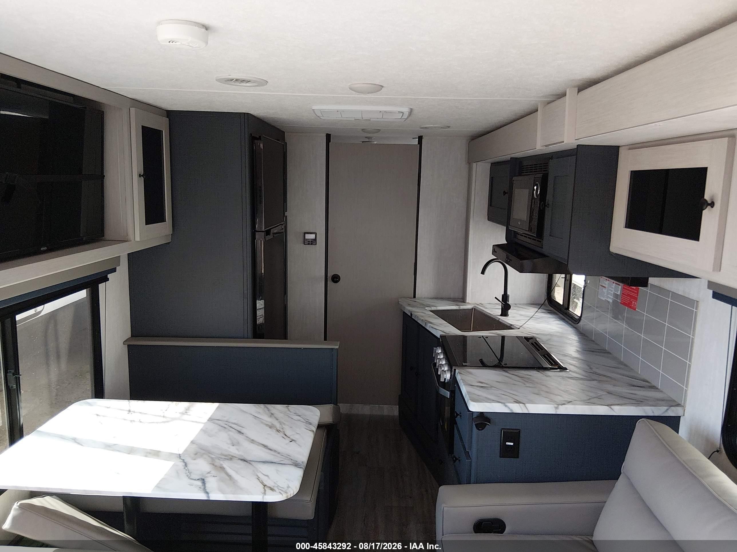 2024 Coachmen Apex VIN 5ZT2CXPB0RS047187 IAAI salvage auction — Side, Junk Bill Of Sale Mv2459 (Wisconsin), sold $2,825 on 2026-09-17 (photo 8)