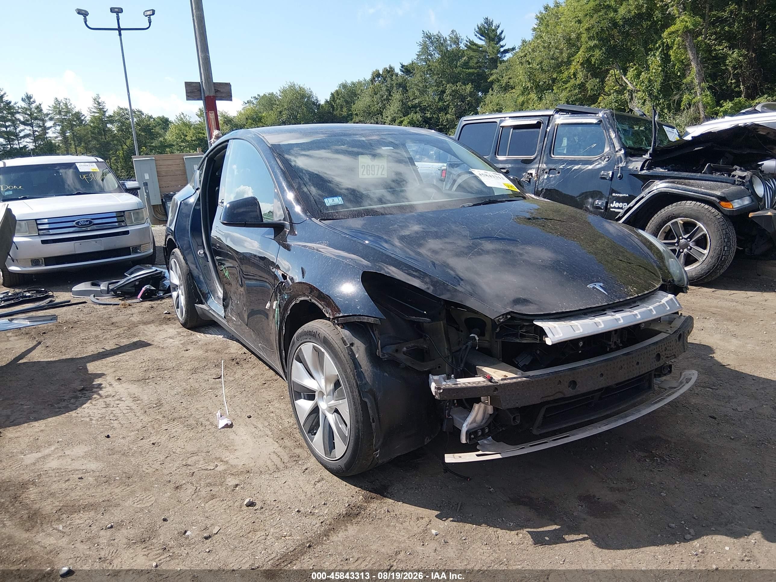 2021 Tesla Model Y VIN 5YJYGDEE9MF262679 — IAAI salvage auction photo