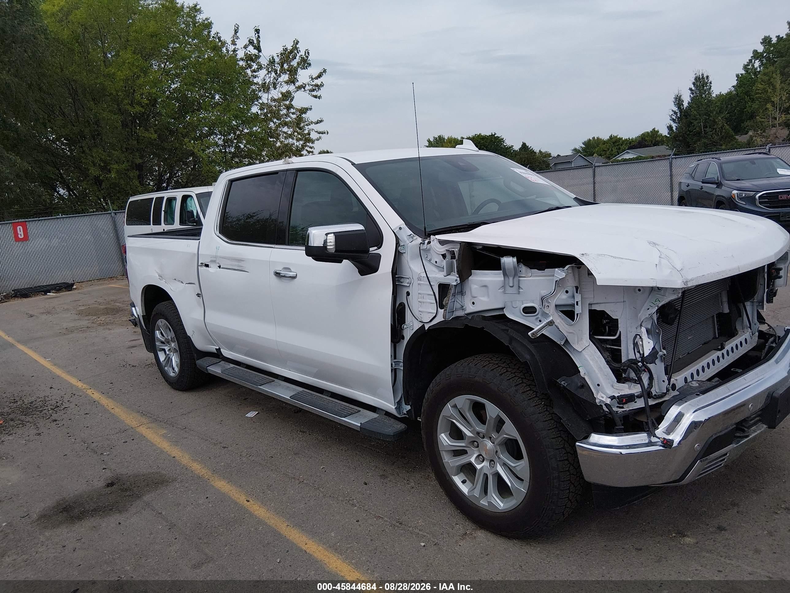 2025 Chevrolet Silverado 1500 VIN 1GCUKGED1SZ259708 — IAAI salvage auction photo