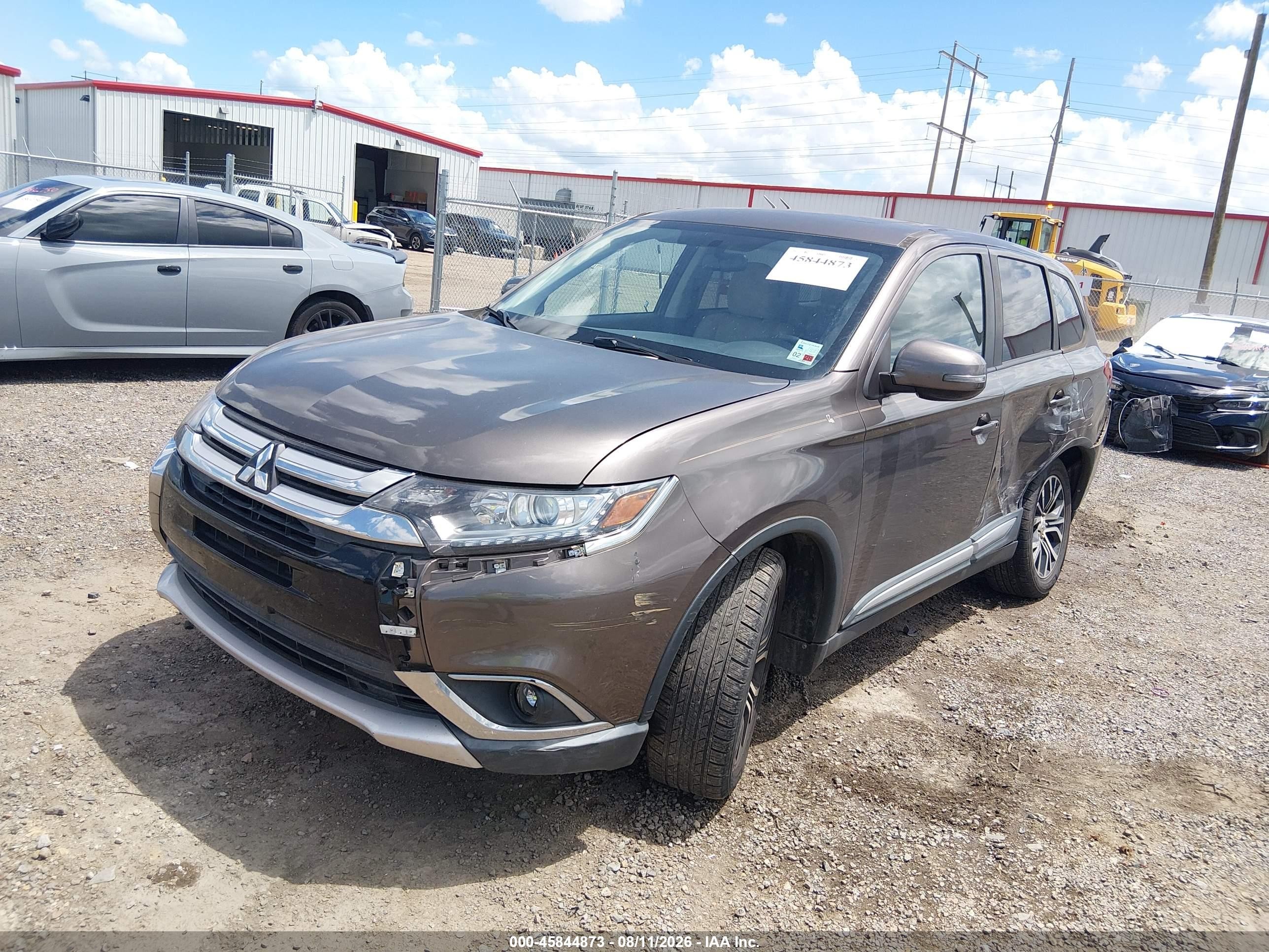 2018 Mitsubishi Outlander VIN JA4AD3A31JZ013981 IAAI salvage auction — Side, Salvage (Louisiana), sold $2,050 on 2026-09-21 (photo 2)