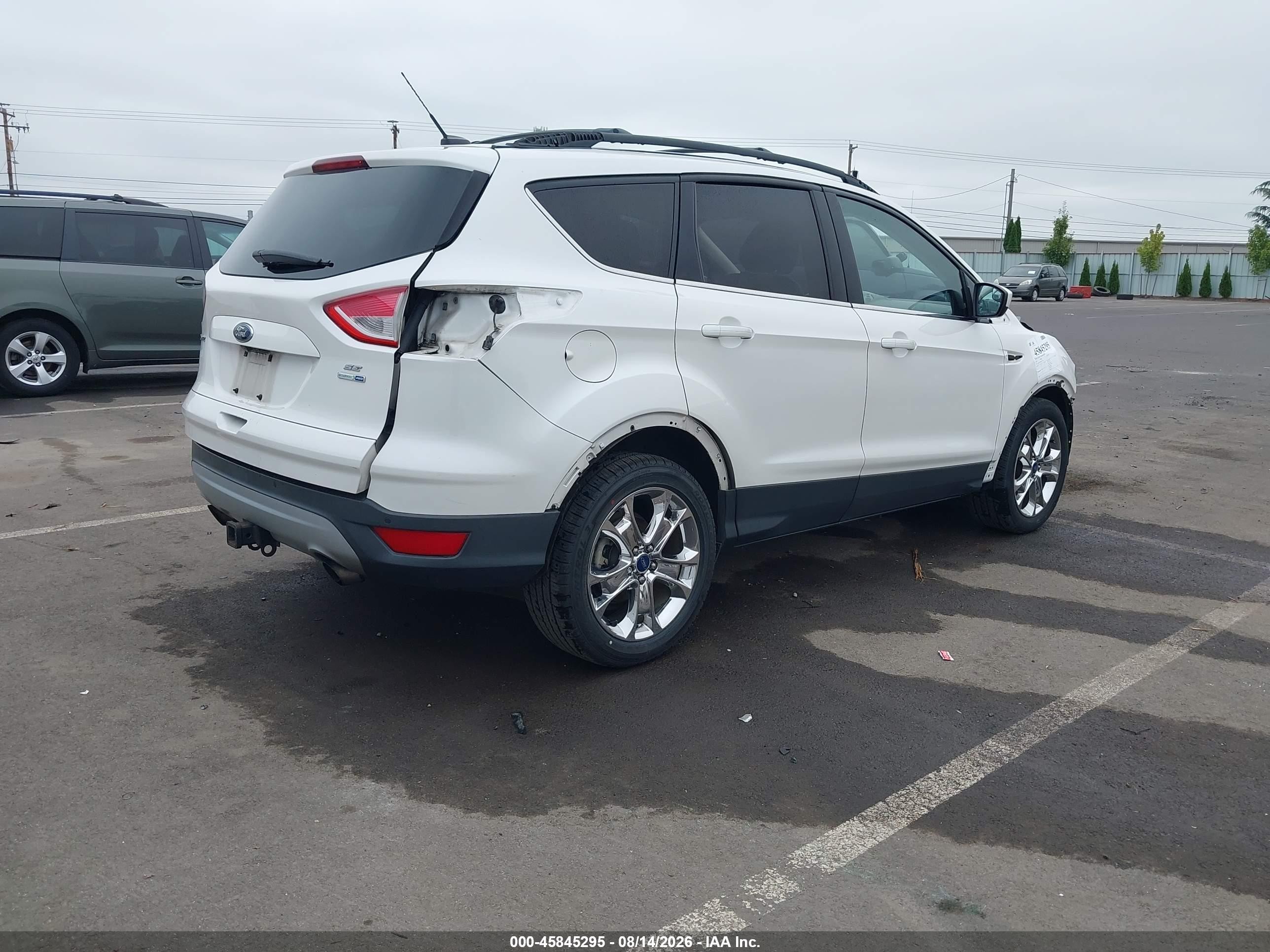 2015 Ford Escape VIN 1FMCU9G90FUC13179 IAAI salvage auction — Front & Rear, Salvage (Oregon), sold $725 on 2026-09-24 (photo 4)