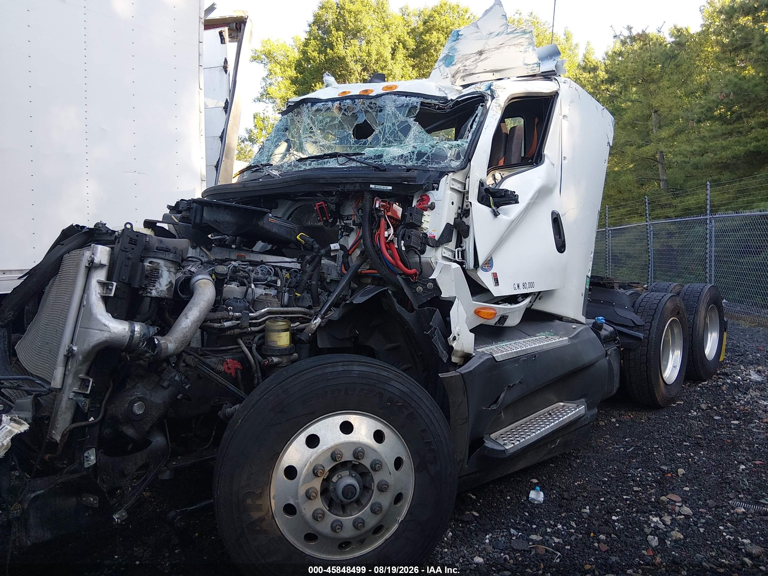 2025 International Lt VIN 3HSDZSZR5SN736843 IAAI salvage auction — All Over, Clear (Indiana), sold $9,500 on 2026-09-18 (photo 2)