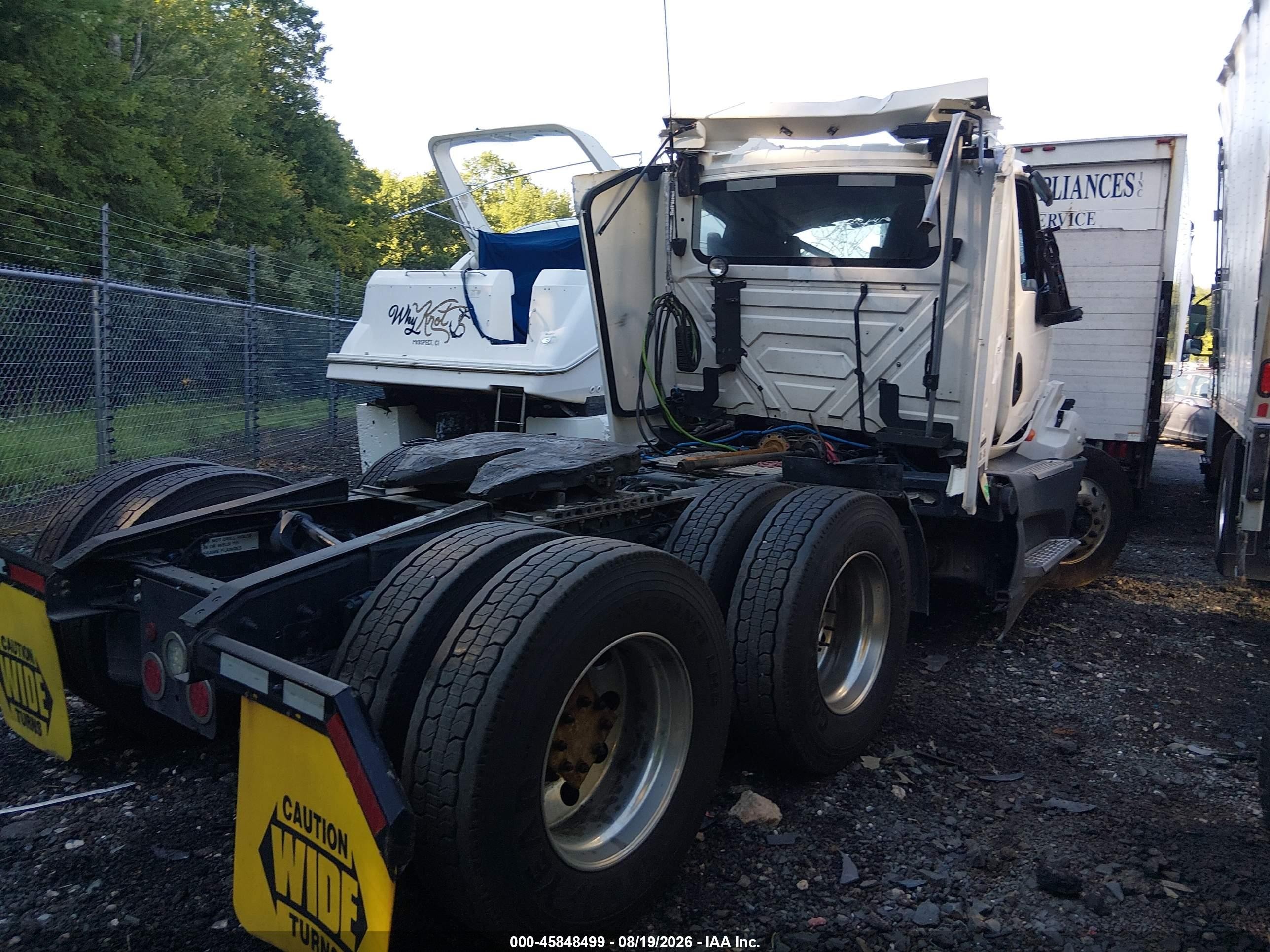 2025 International Lt VIN 3HSDZSZR5SN736843 IAAI salvage auction — All Over, Clear (Indiana), sold $9,500 on 2026-09-18 (photo 4)
