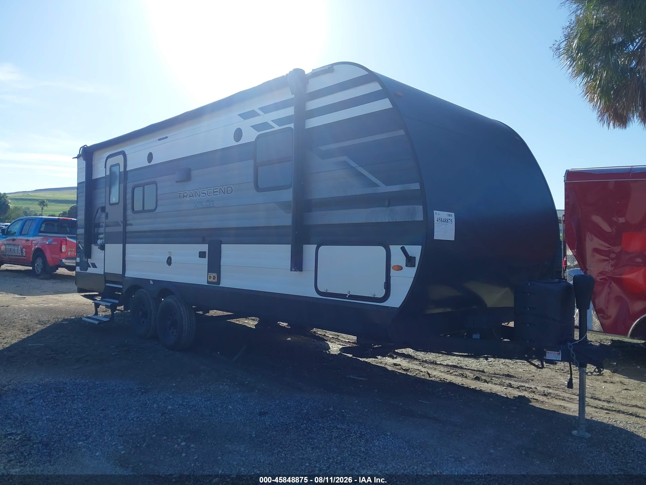 2022 Grand Design Transcend VIN 573TT2721N8820399 IAAI salvage auction — Side, Rebuildable (Florida), sold $2,850 on 2026-09-29 (photo 1)