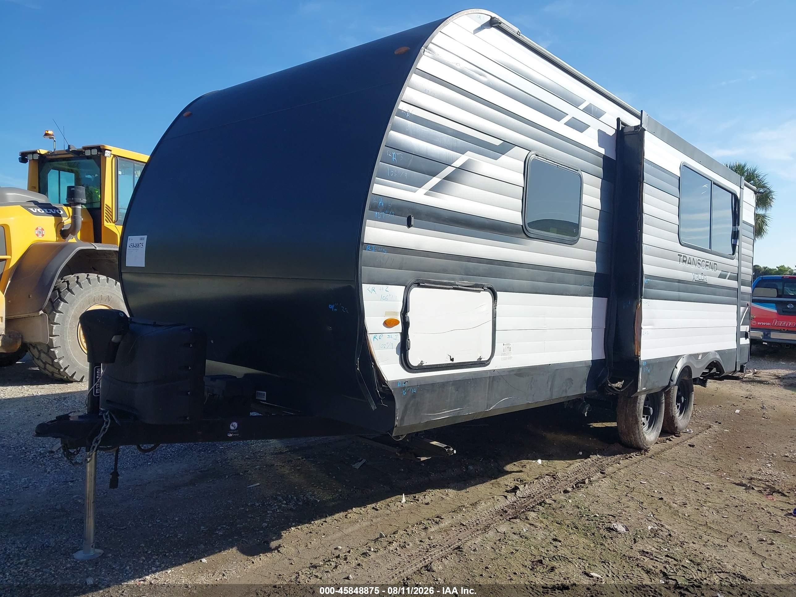 2022 Grand Design Transcend VIN 573TT2721N8820399 IAAI salvage auction — Side, Rebuildable (Florida), sold $2,850 on 2026-09-29 (photo 2)