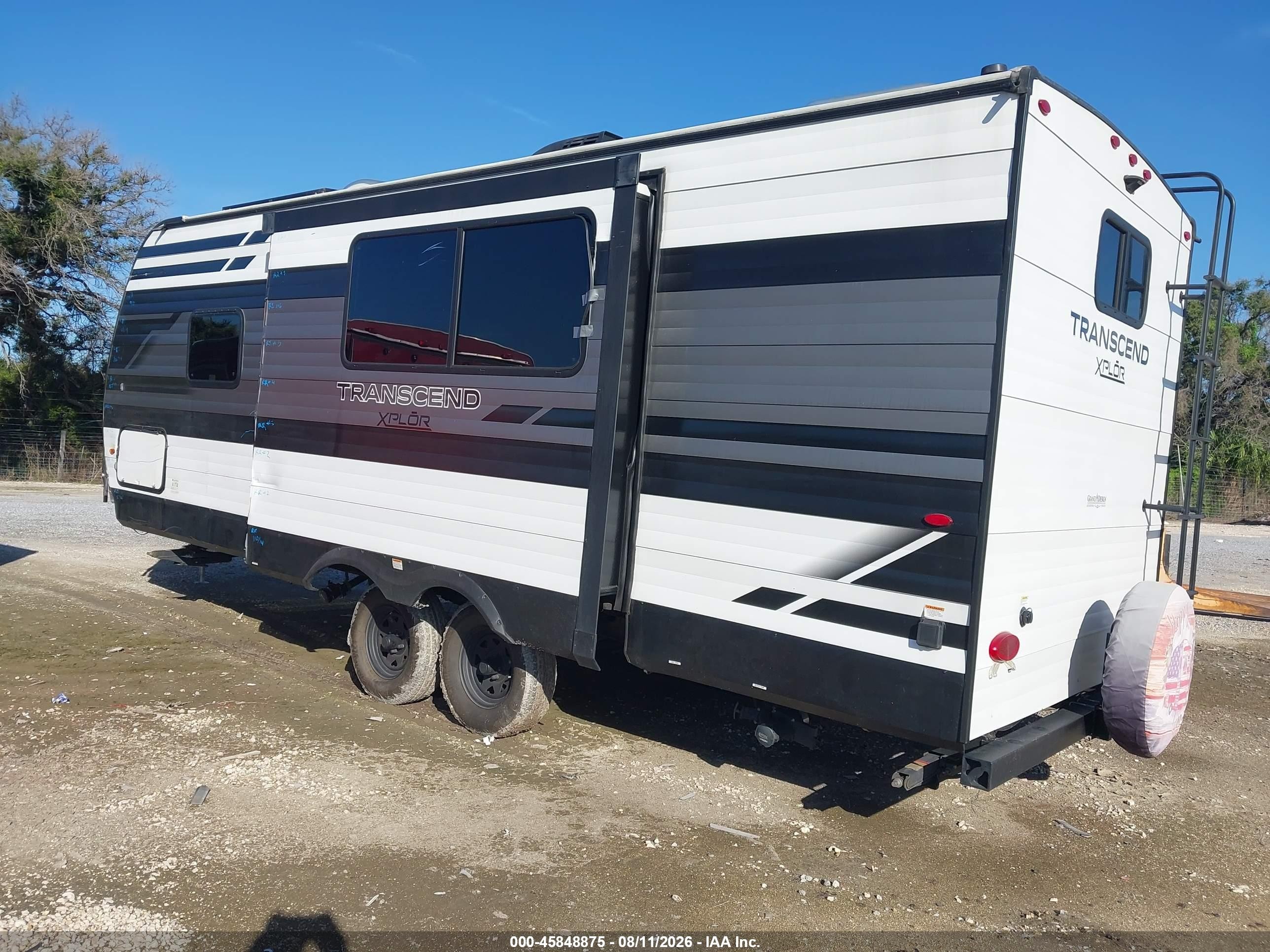 2022 Grand Design Transcend VIN 573TT2721N8820399 IAAI salvage auction — Side, Rebuildable (Florida), sold $2,850 on 2026-09-29 (photo 3)