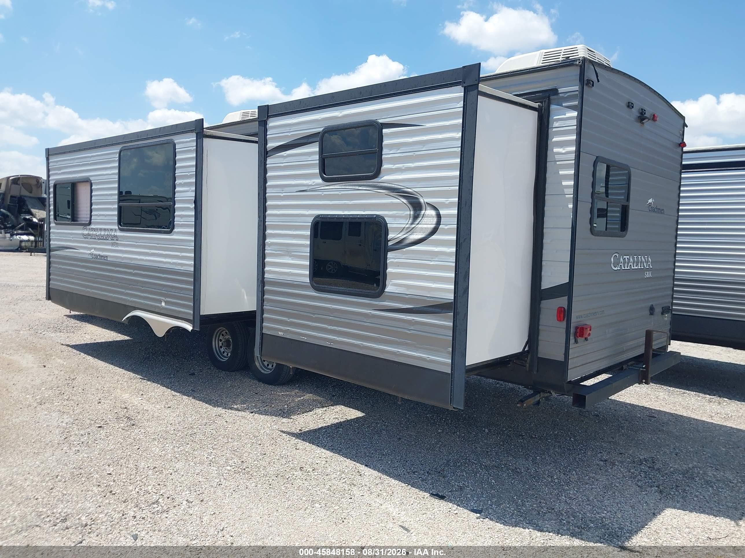 2017 Catalina Forest River VIN 5ZT2CAXB7HT009865 IAAI salvage auction — Hail, Original (Texas), sold $4,150 on 2026-10-08 (photo 3)