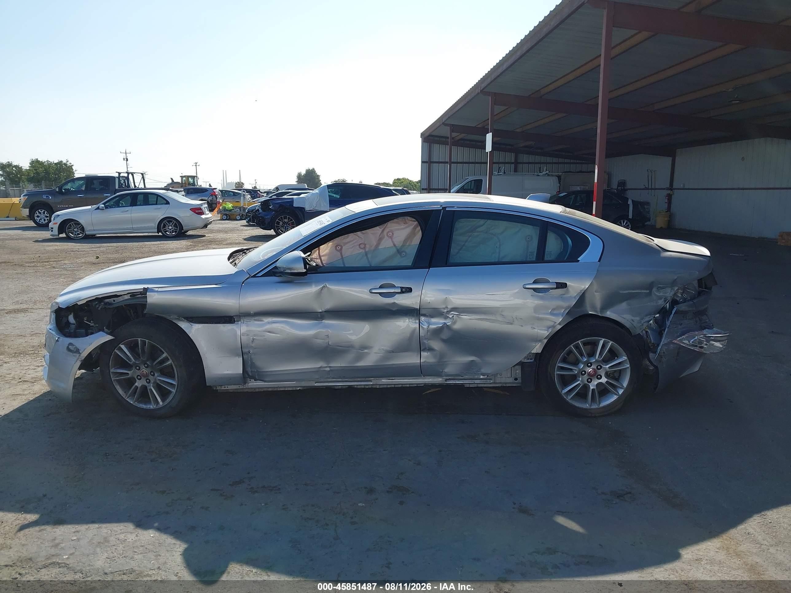 2018 Jaguar Xe VIN SAJAD4FX8JCP25318 IAAI salvage auction — Side, Salvage (California), sold $1,650 on 2026-09-06 (photo 6)