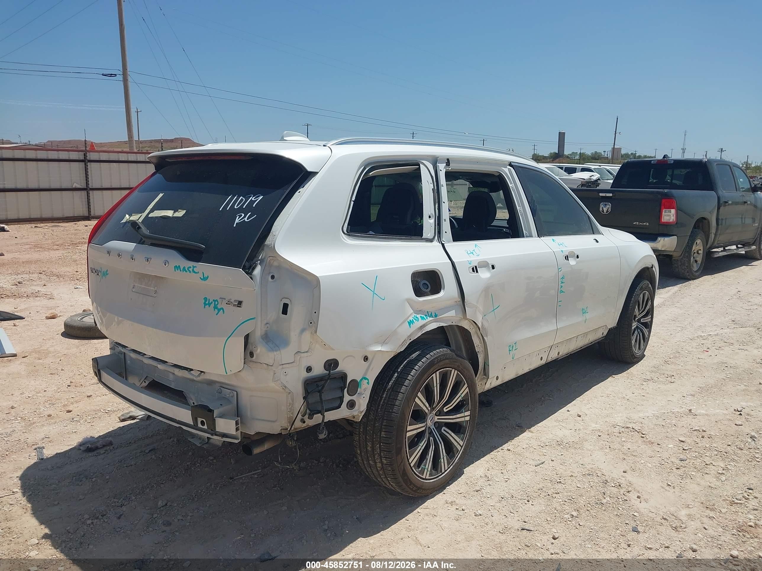 2020 Volvo Xc90 VIN YV4A22PL3L1575134 IAAI salvage auction — Side, Original (Texas), sold $7,600 on 2026-09-25 (photo 4)