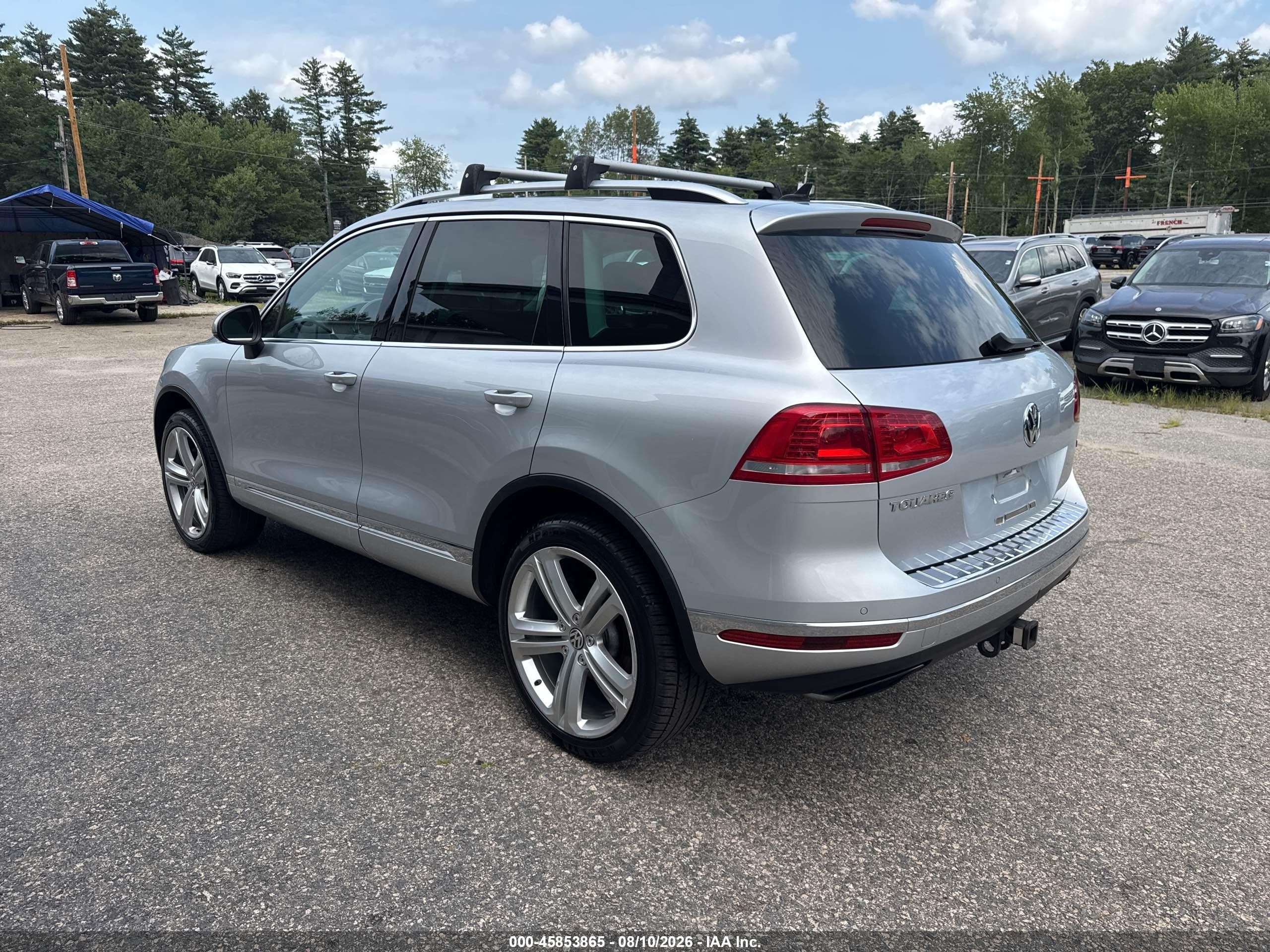 2017 Volkswagen Touareg VIN WVGGF7BP8HD001557 IAAI salvage auction — Normal Wear, Clear (Massachusetts), sold $3,400 on 2026-09-09 (photo 3)