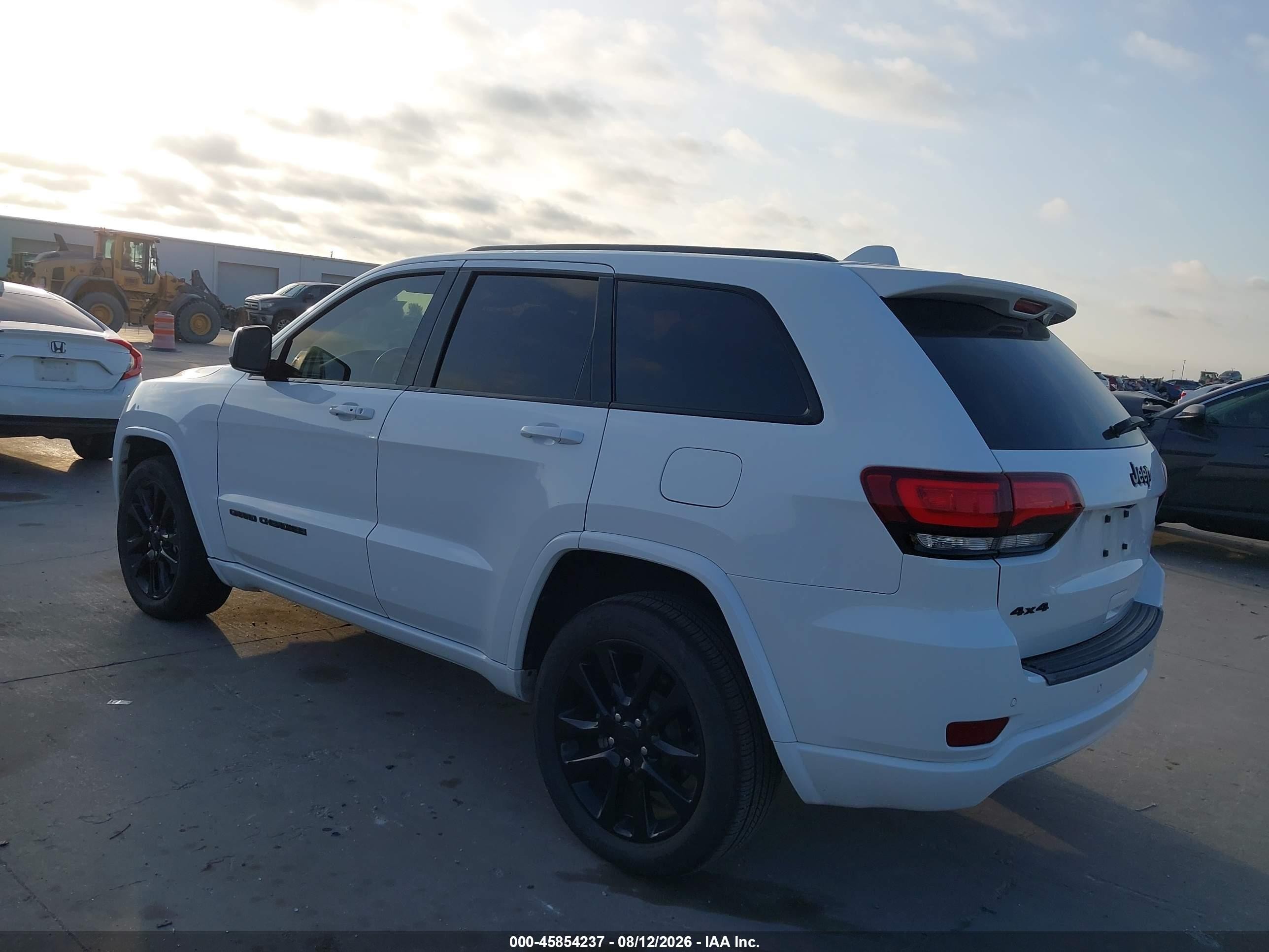 2018 Jeep Grand cherokee VIN 1C4RJFAG9JC500564 IAAI salvage auction — Hail, Original (Texas), sold $8,450 on 2026-09-18 (photo 3)