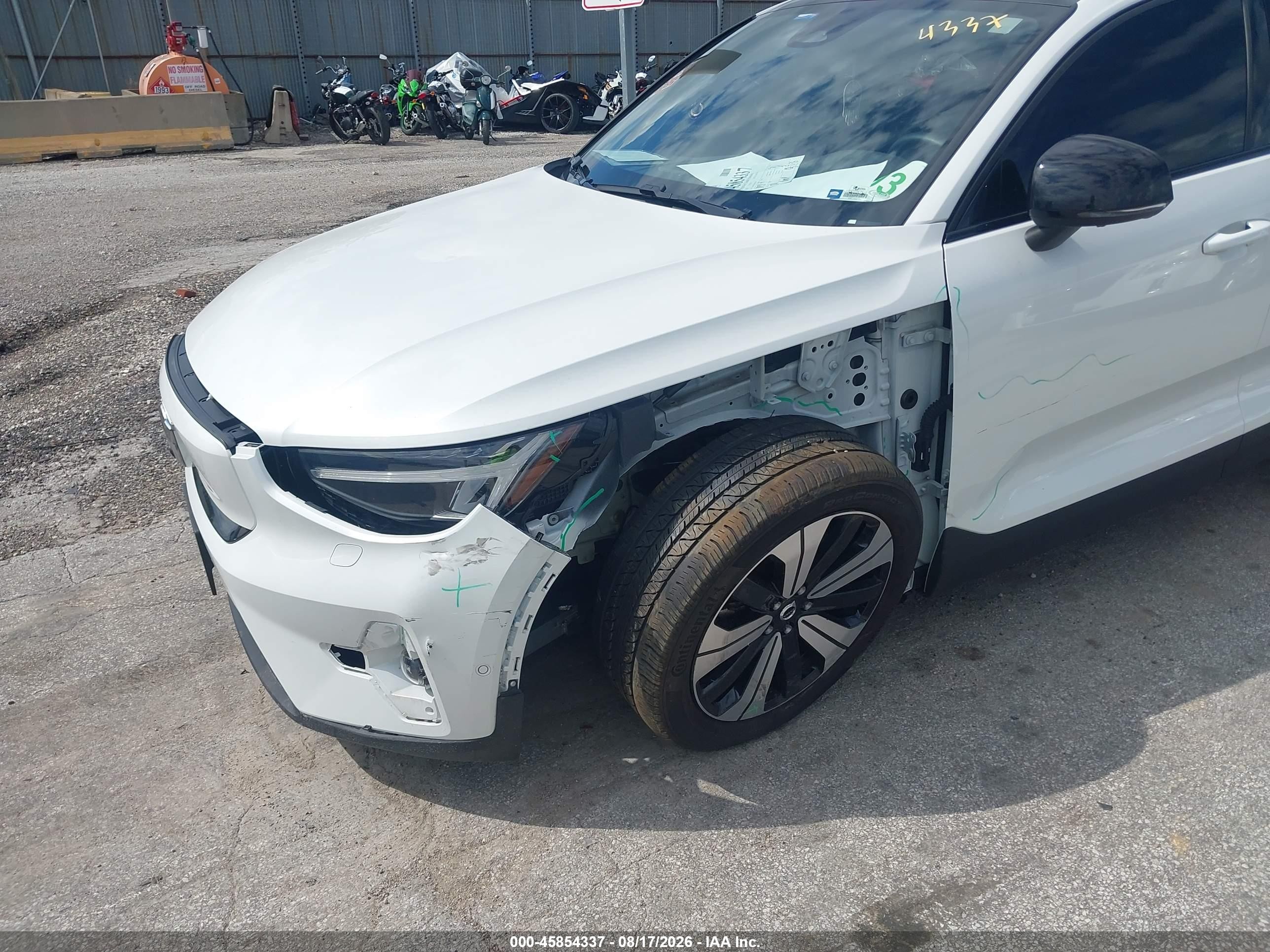 2023 Volvo C40 VIN YV4ED3GL4P2032635 IAAI salvage auction — Front End, Salvage (Illinois), sold $10,900 on 2026-09-16 (photo 6)