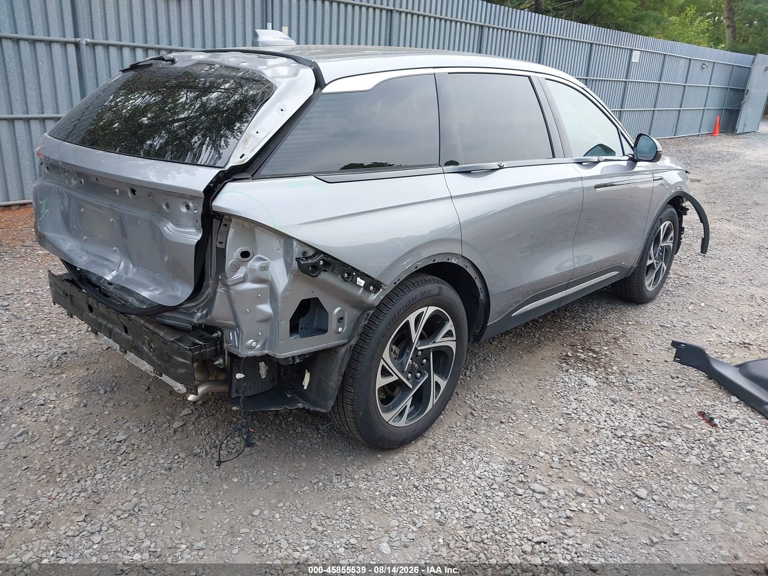 2024 Lincoln Nautilus VIN 5LMPJ8JA7RJ861788 IAAI salvage auction — Front & Rear, Salvage (Idaho), sold $7,200 on 2026-09-10 (photo 4)