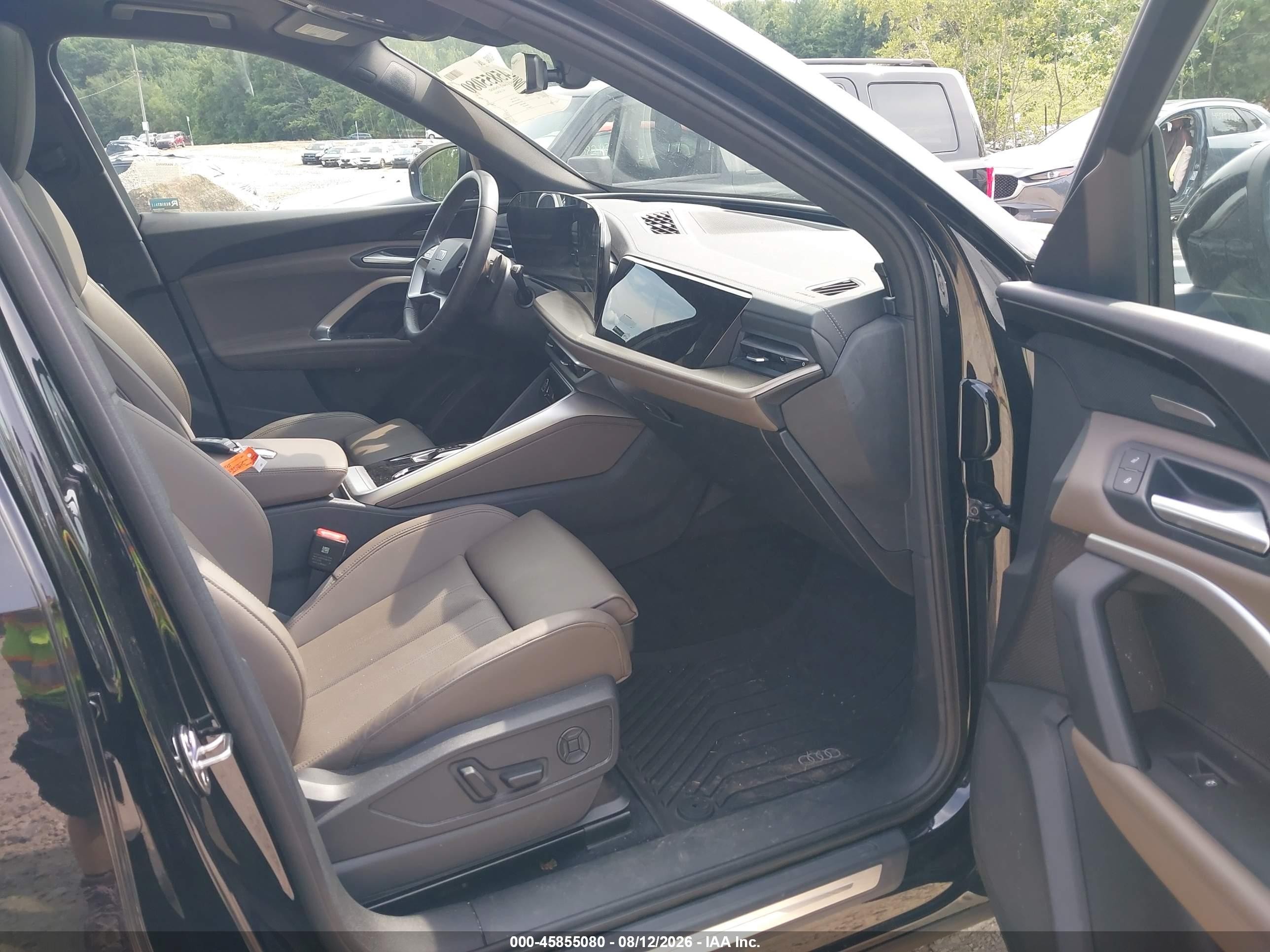 2025 Audi Q5 VIN WA12AAGU4S2075287 IAAI salvage auction — Mechanical, Salvage (Massachusetts), sold $20,200 on 2026-10-06 (photo 5)
