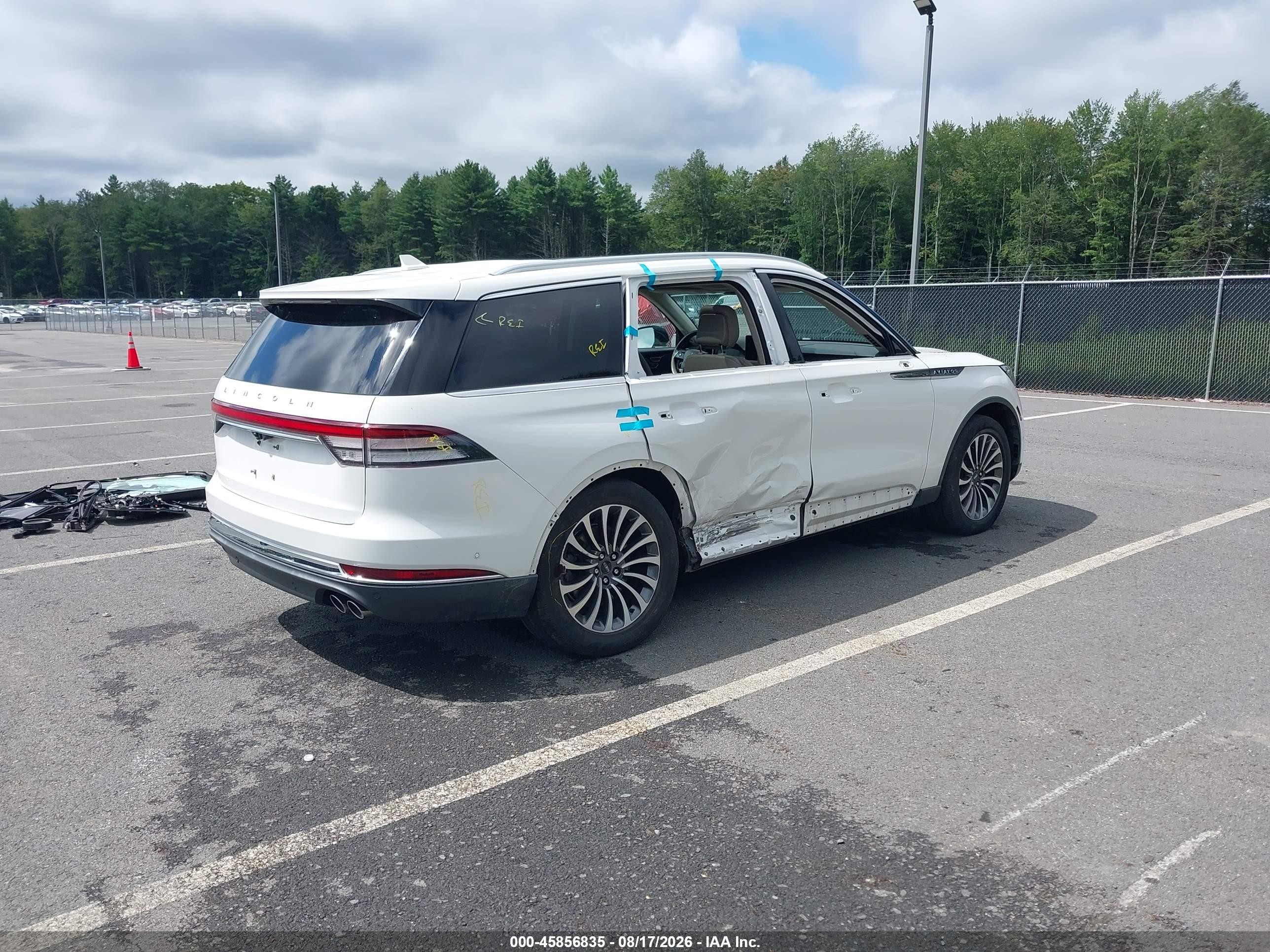 2020 Lincoln Aviator VIN 5LM5J7XC5LGL19183 IAAI salvage auction — Side, Wait Title, sold $7,100 on 2026-09-20 (photo 4)