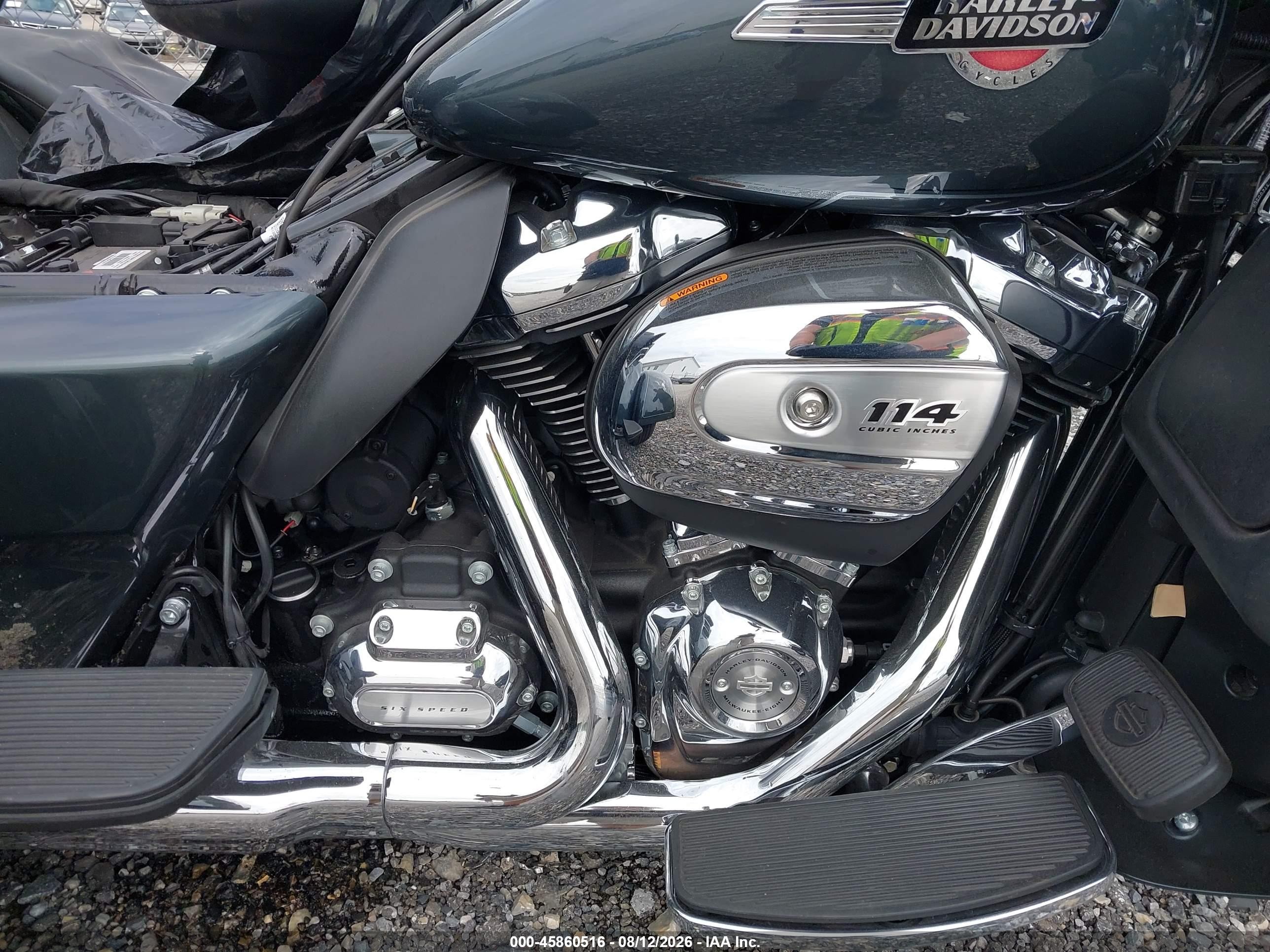 2025 Harley-davidson Tri glide ultra VIN 1HD1MAF18SB855324 IAAI salvage auction — Side, Salvage (Pennsylvania), sold $13,350 on 2026-09-09 (photo 8)