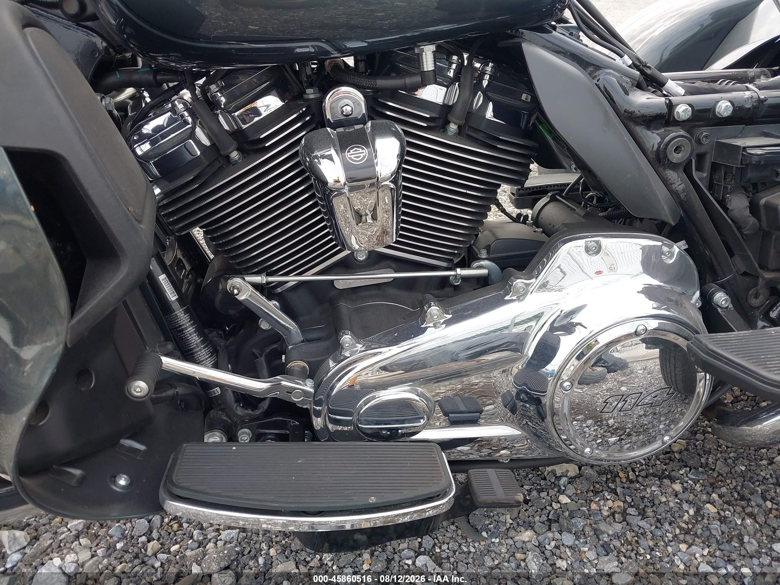 2025 Harley-davidson Tri glide ultra VIN 1HD1MAF18SB855324 IAAI salvage auction — Side, Salvage (Pennsylvania), sold $13,350 on 2026-09-09 (photo 9)