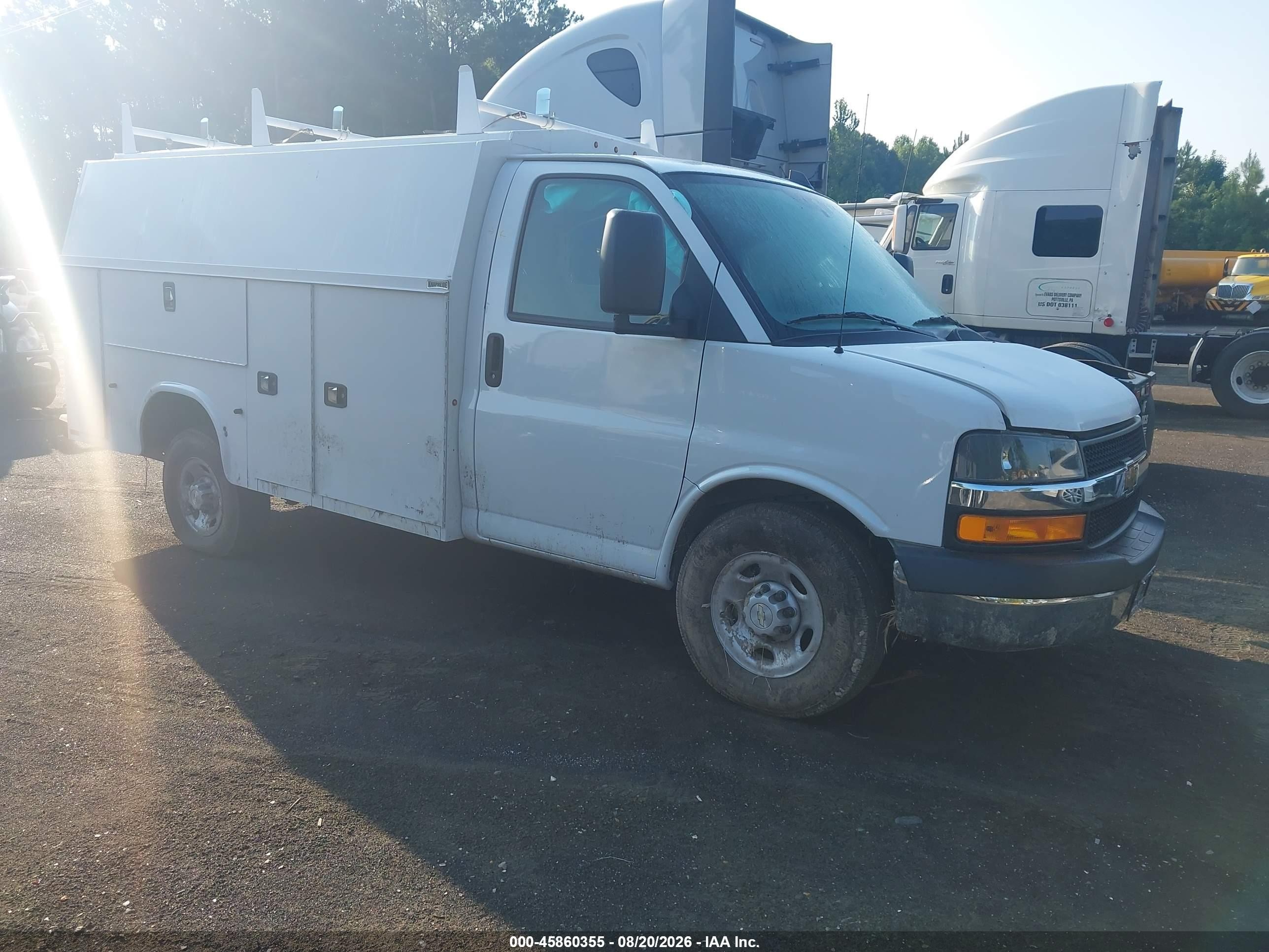 2024 Chevrolet Express 2500 VIN 1GB0GRF78R1255866 — IAAI salvage auction photo