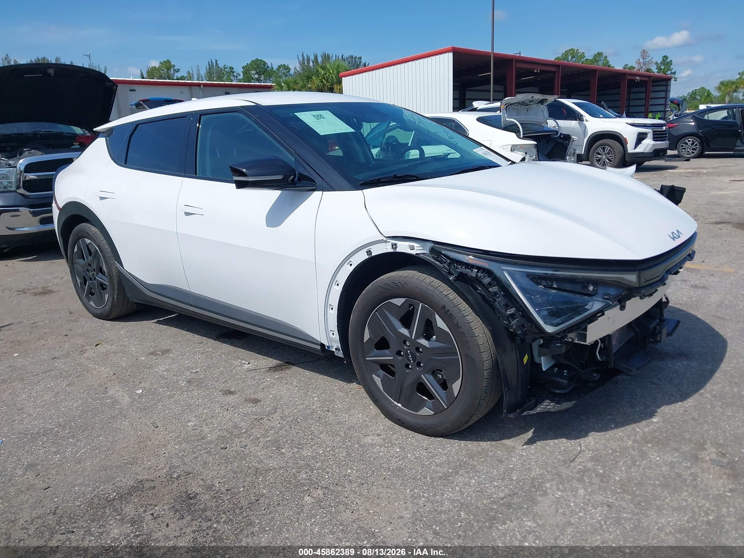 2025 Kia EV6 VIN 5XYC34JB4SG005985 — IAAI salvage auction photo