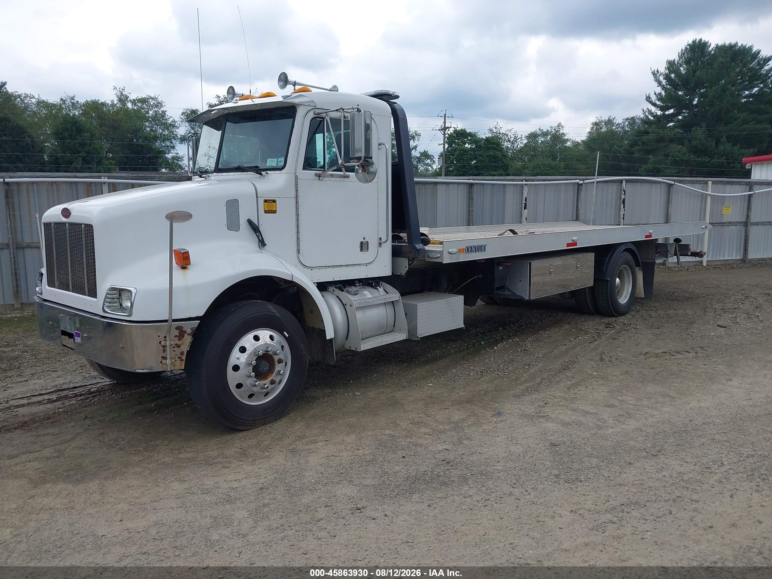 2000 Peterbilt 330 VIN 2NPNHD7X2YM522449 IAAI salvage auction — Unknown, Clear (Pennsylvania), sold $35,000 on 2026-09-14 (photo 2)