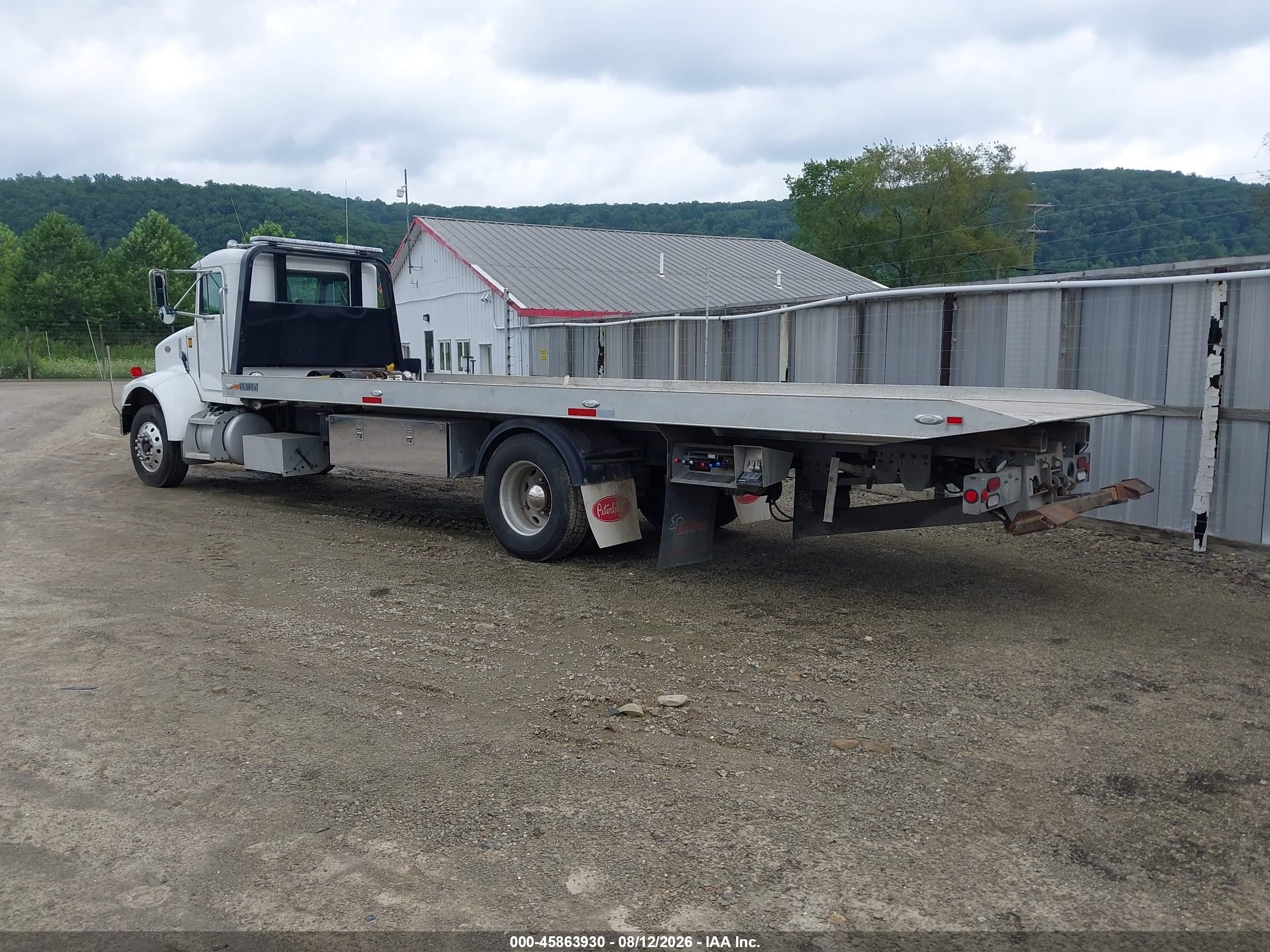 2000 Peterbilt 330 VIN 2NPNHD7X2YM522449 IAAI salvage auction — Unknown, Clear (Pennsylvania), sold $35,000 on 2026-09-14 (photo 3)