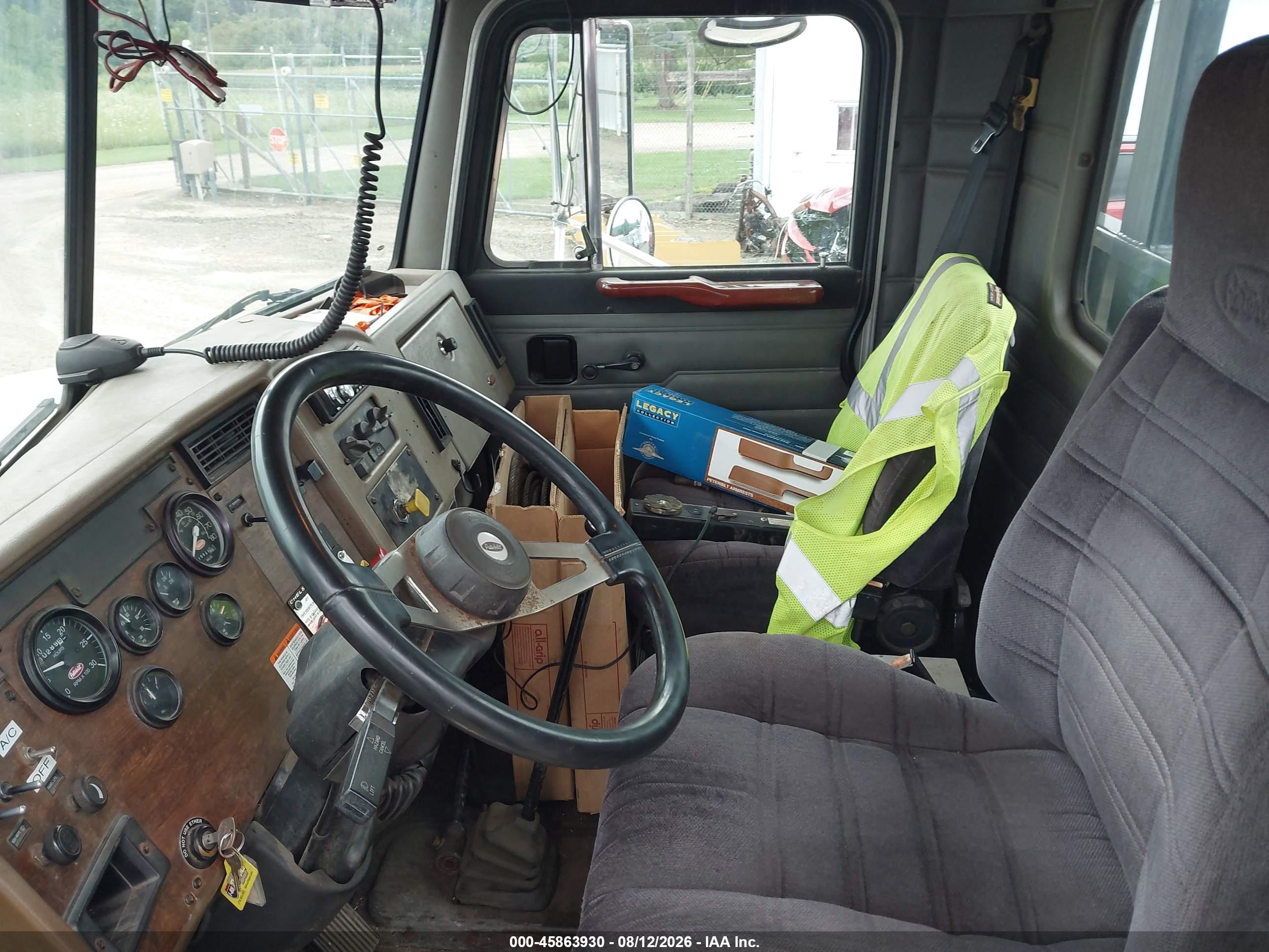 2000 Peterbilt 330 VIN 2NPNHD7X2YM522449 IAAI salvage auction — Unknown, Clear (Pennsylvania), sold $35,000 on 2026-09-14 (photo 6)