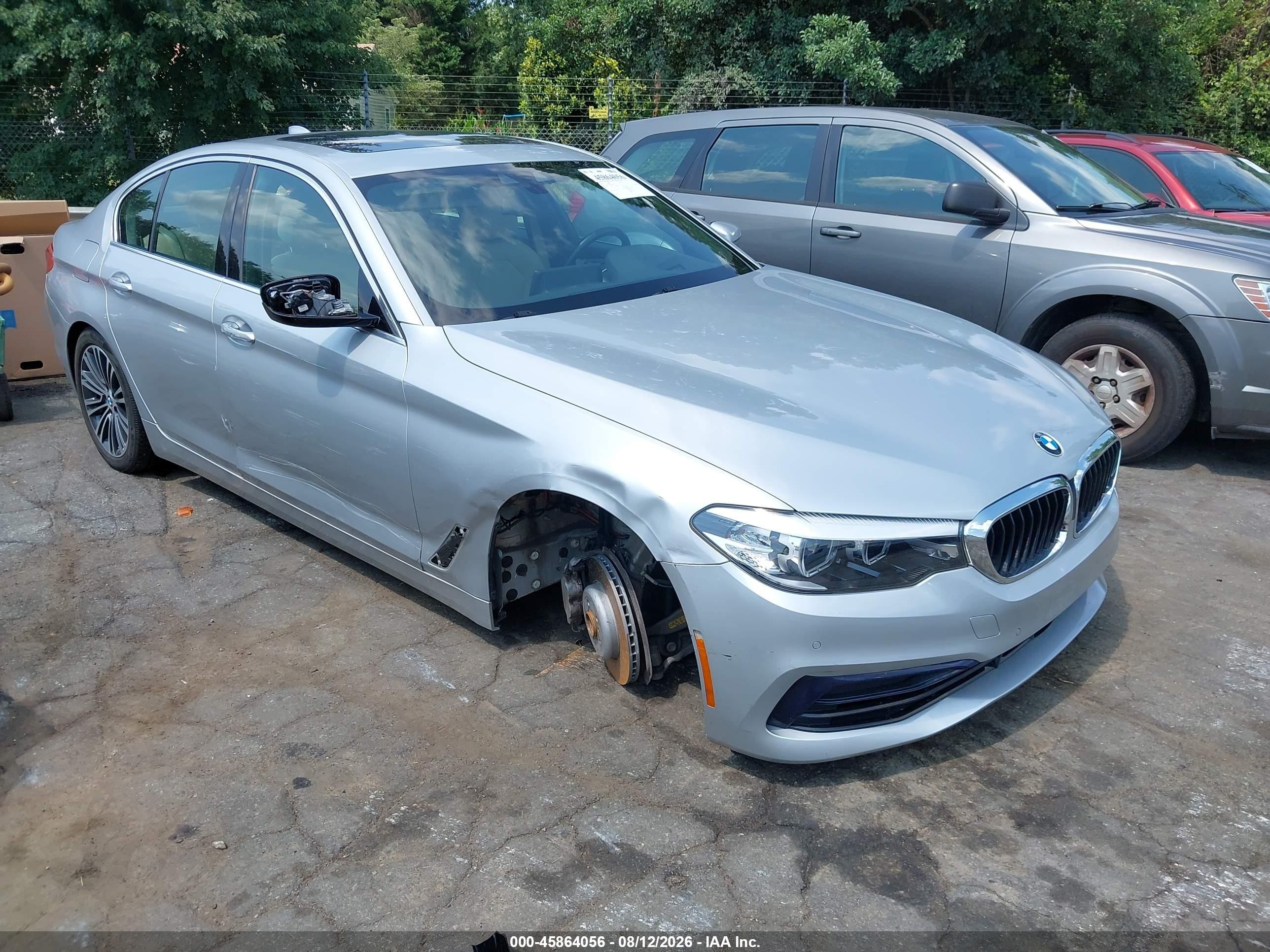 2019 BMW 5 Series VIN WBAJE5C58KWW45230 — IAAI salvage auction photo
