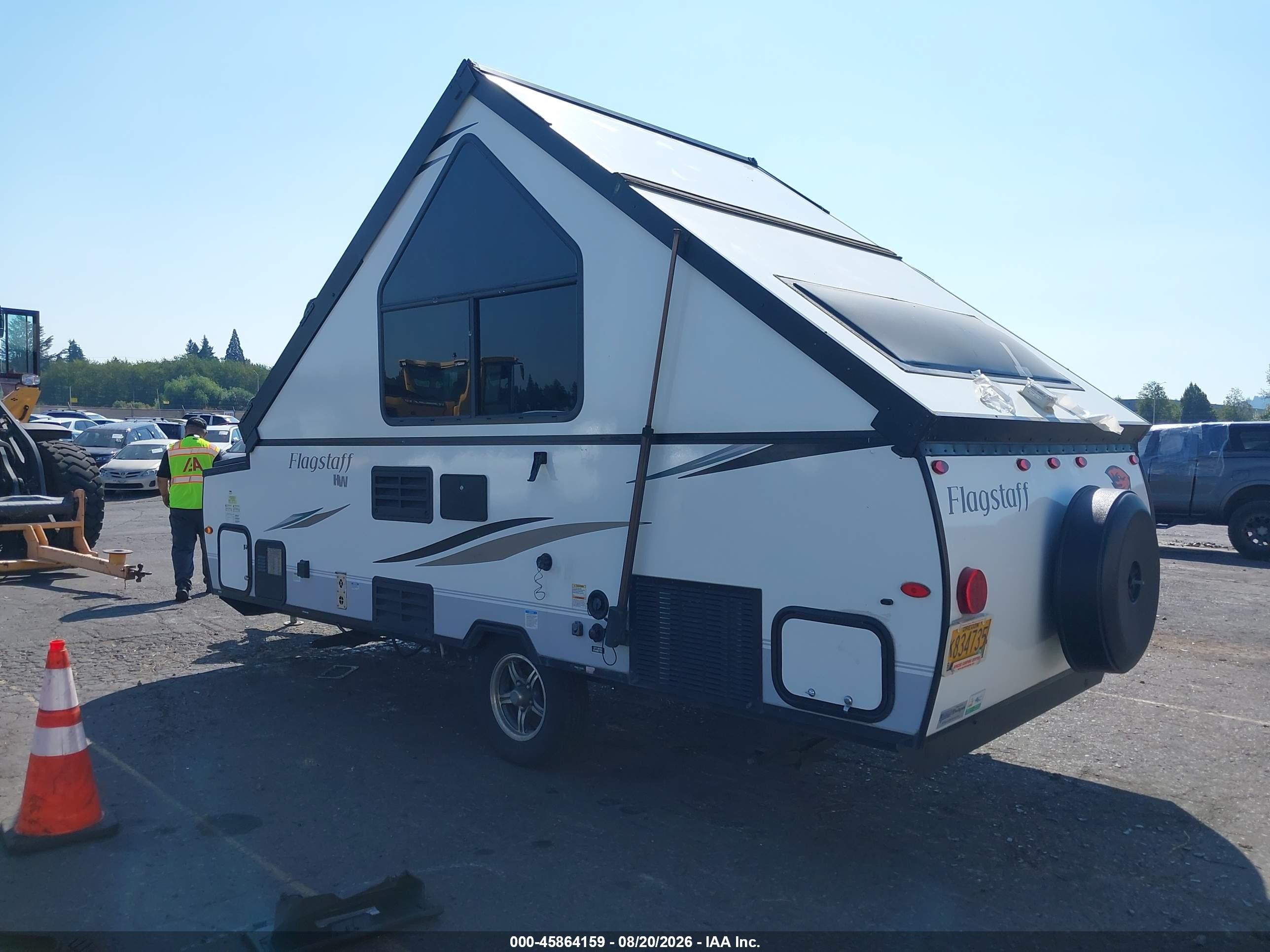 2020 Forest River Flagstaff VIN 4X4CFS211MD184791 IAAI salvage auction — Hail, Salvage (Oregon), sold $2,850 on 2026-10-14 (photo 3)