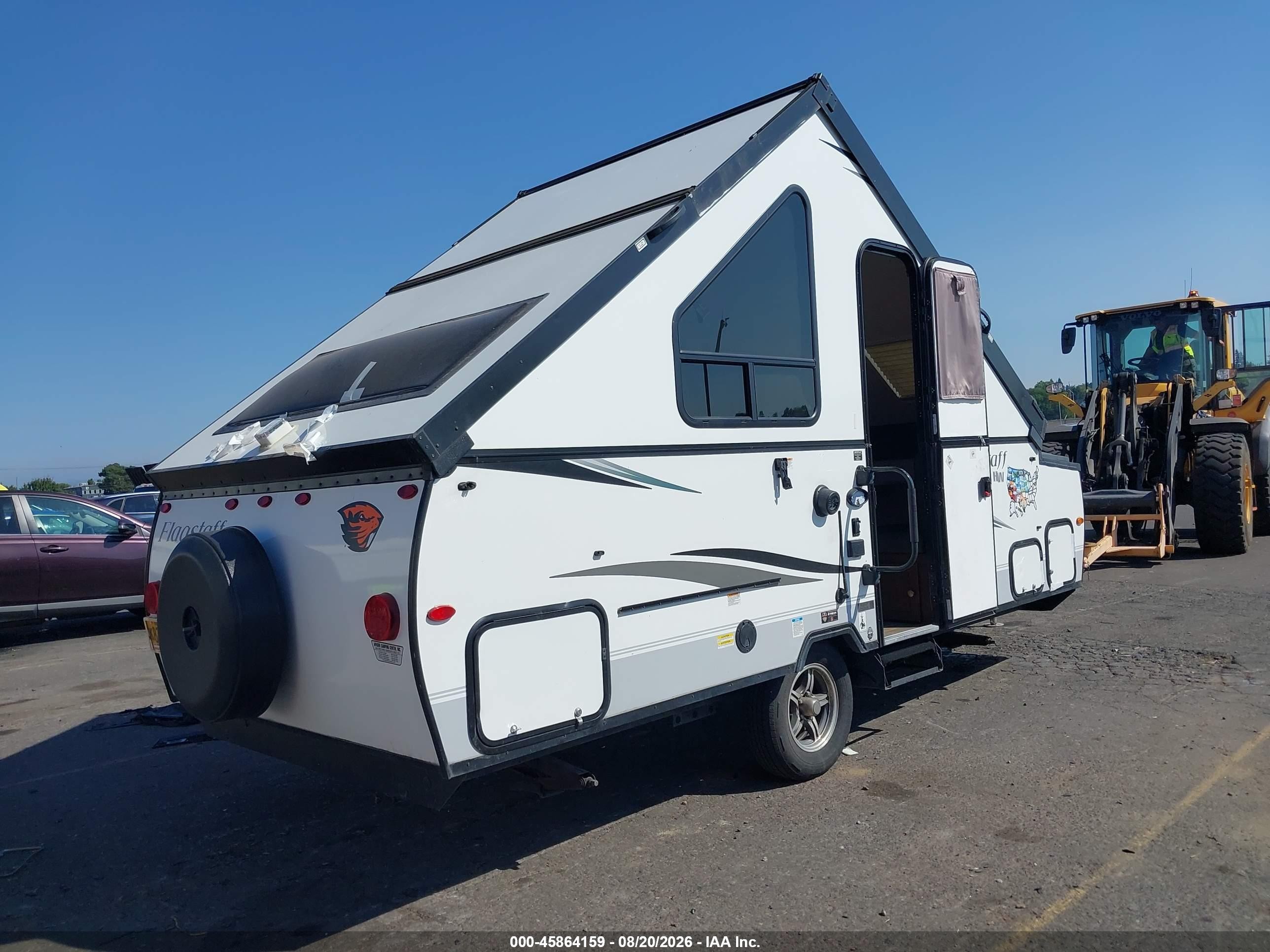 2020 Forest River Flagstaff VIN 4X4CFS211MD184791 IAAI salvage auction — Hail, Salvage (Oregon), sold $2,850 on 2026-10-14 (photo 4)