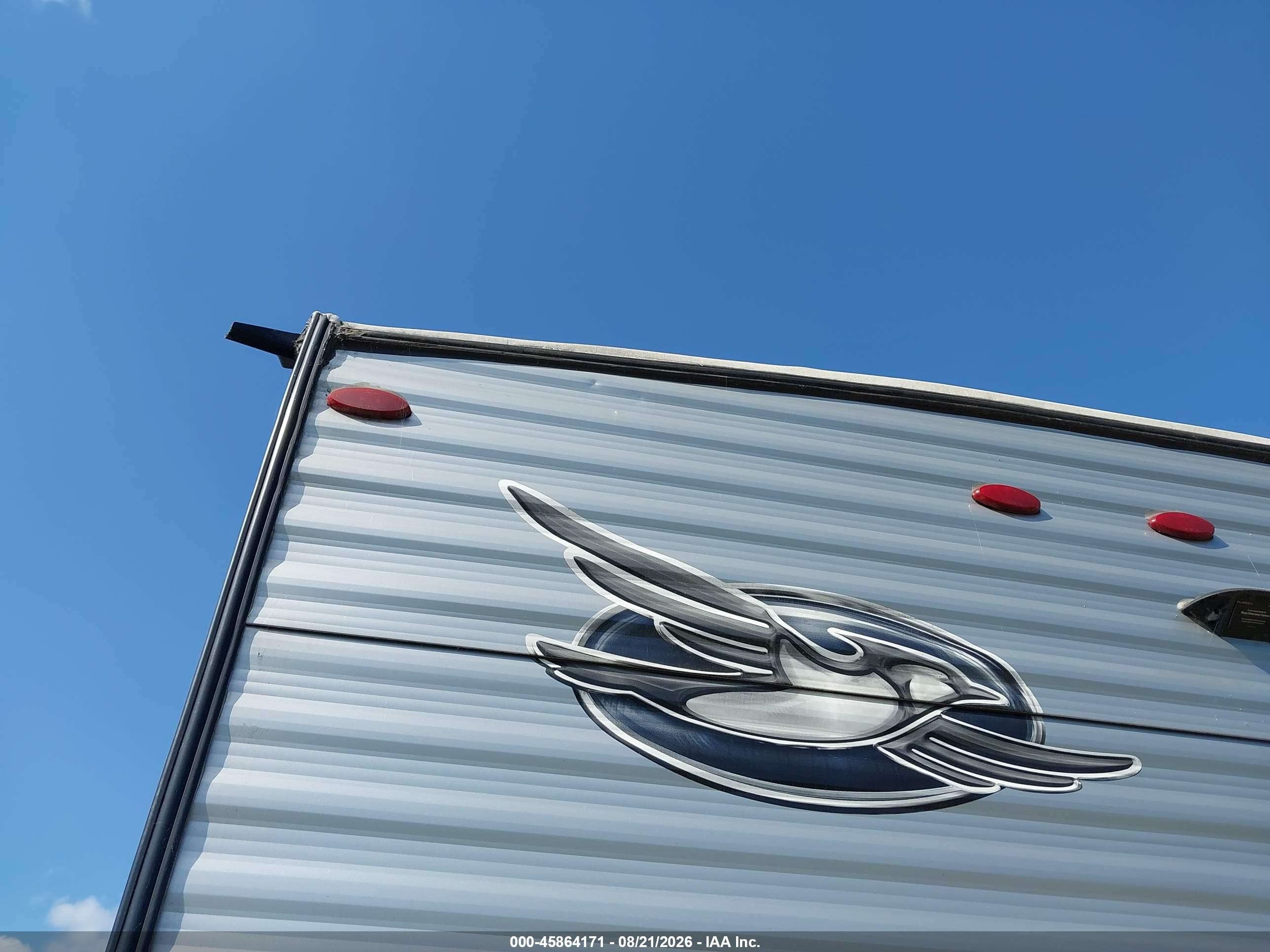 2020 Jayco Jay Flight VIN 1UJBJ0BR1L17S0536 IAAI salvage auction — Hail, Salvage (Pennsylvania), sold $3,850 on 2026-09-24 (photo 6)