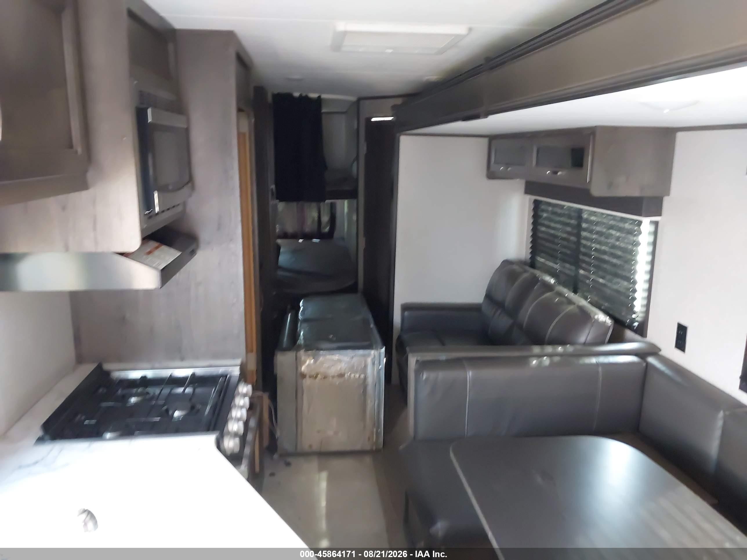 2020 Jayco Jay Flight VIN 1UJBJ0BR1L17S0536 IAAI salvage auction — Hail, Salvage (Pennsylvania), sold $3,850 on 2026-09-24 (photo 8)