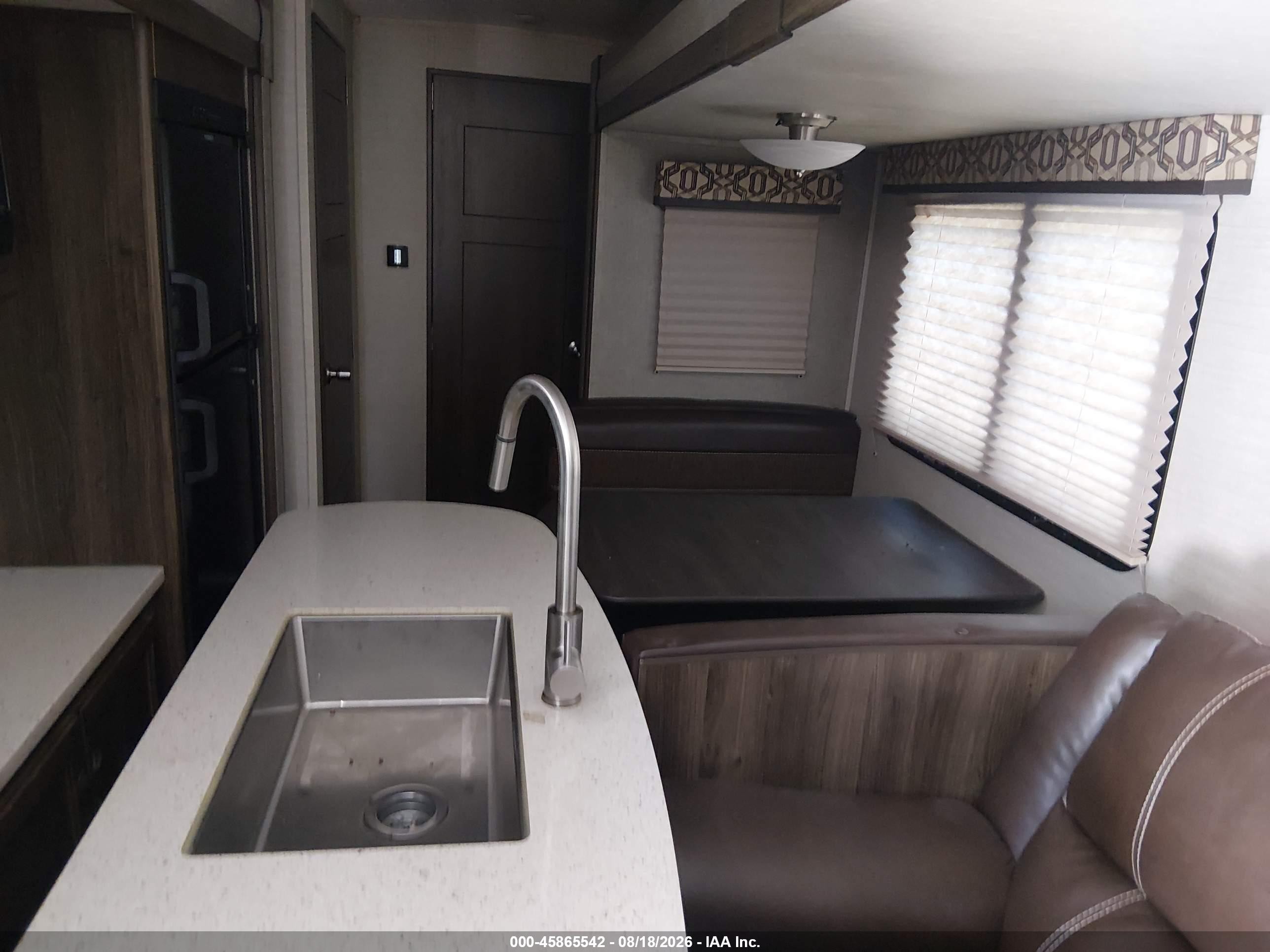 2018 Keystone Rv Premier VIN 4YDT26R28JD437346 IAAI salvage auction — Top/Roof, Salvage (Tennessee), sold $4,800 on 2026-09-09 (photo 8)