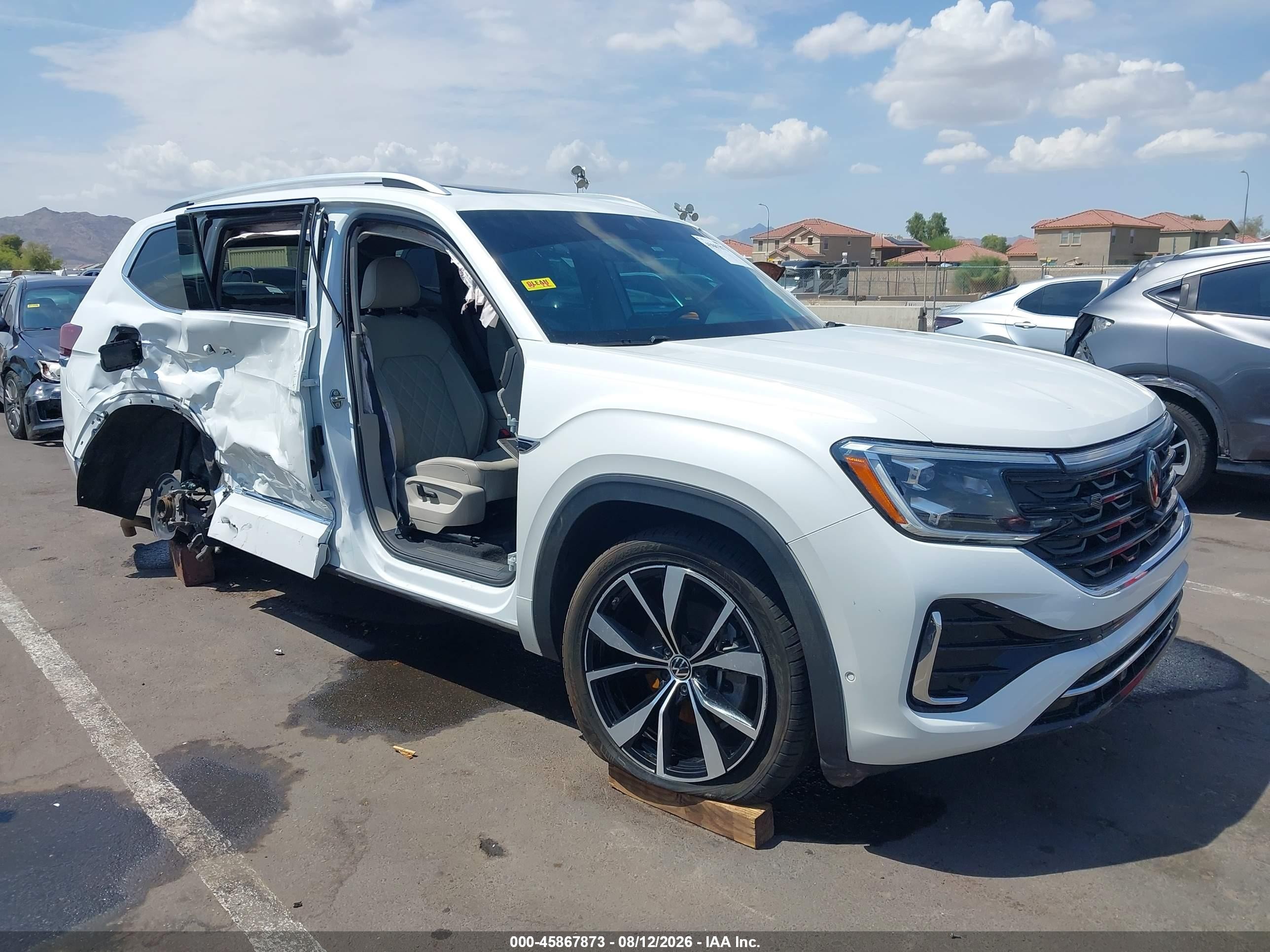2024 Volkswagen Atlas VIN 1V2FR2CA3RC585165 — IAAI salvage auction photo