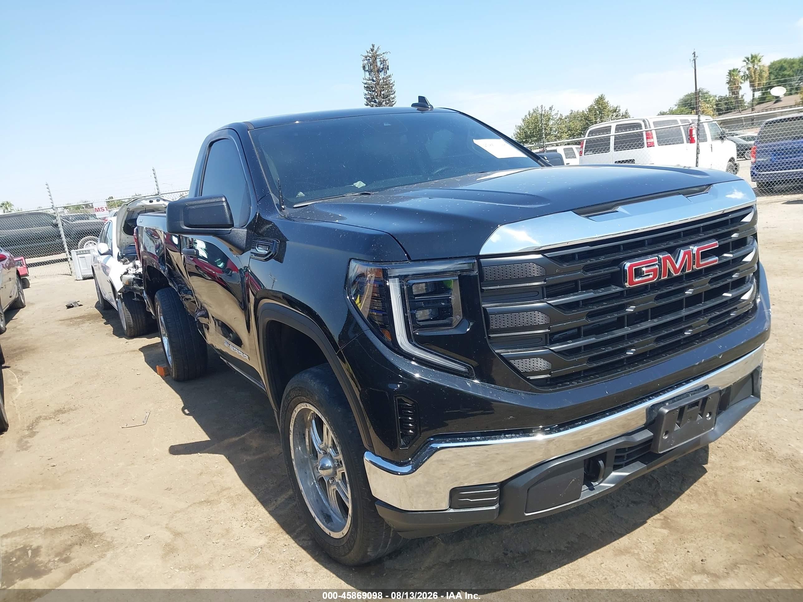 2026 GMC Sierra 1500 VIN 3GTNUAEK2TG266355 — IAAI salvage auction photo