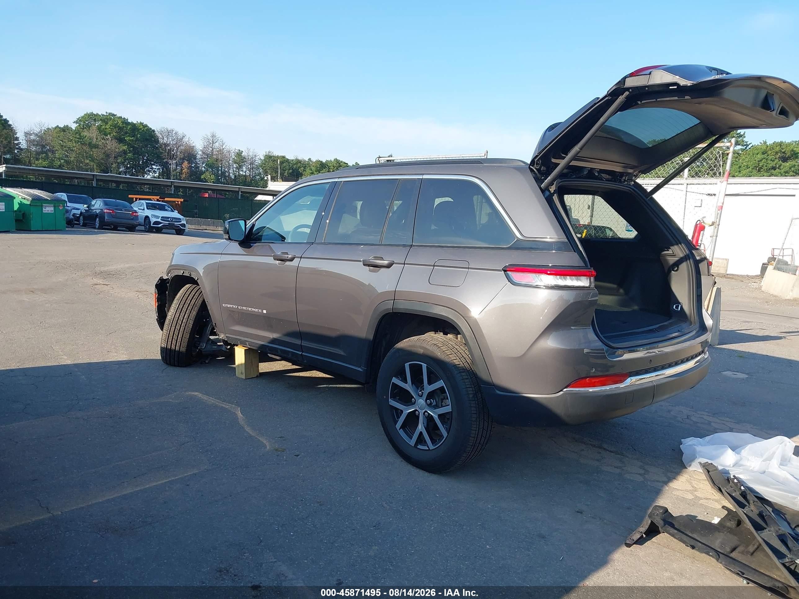 2024 Jeep Grand Cherokee VIN 1C4RJHBG1RC224645 IAAI salvage auction — Front End, Wait Title, sold $16,600 on 2026-09-20 (photo 3)
